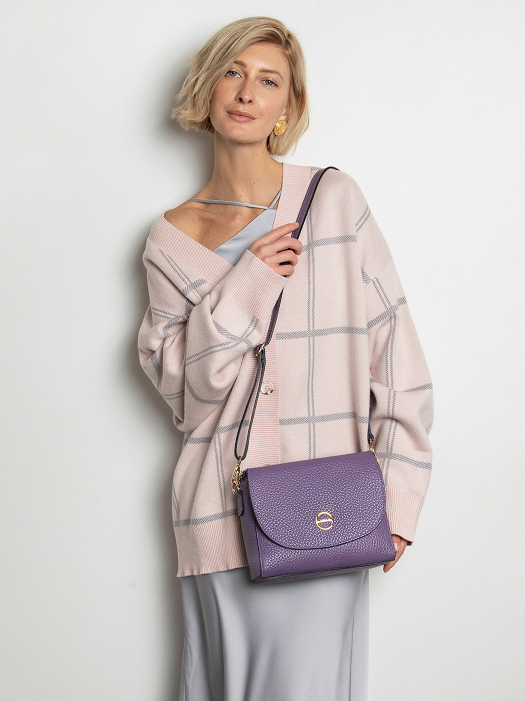 Кросс-боди на плечо с тремя отделениями и круглой фирменной фурнитурой от FOLLE в сливовом оттенке