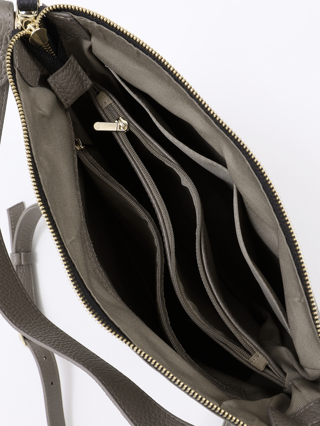 Сумка-мешок с боковыми карманами c фирменным логотипом FOLLE в оттенке тауп