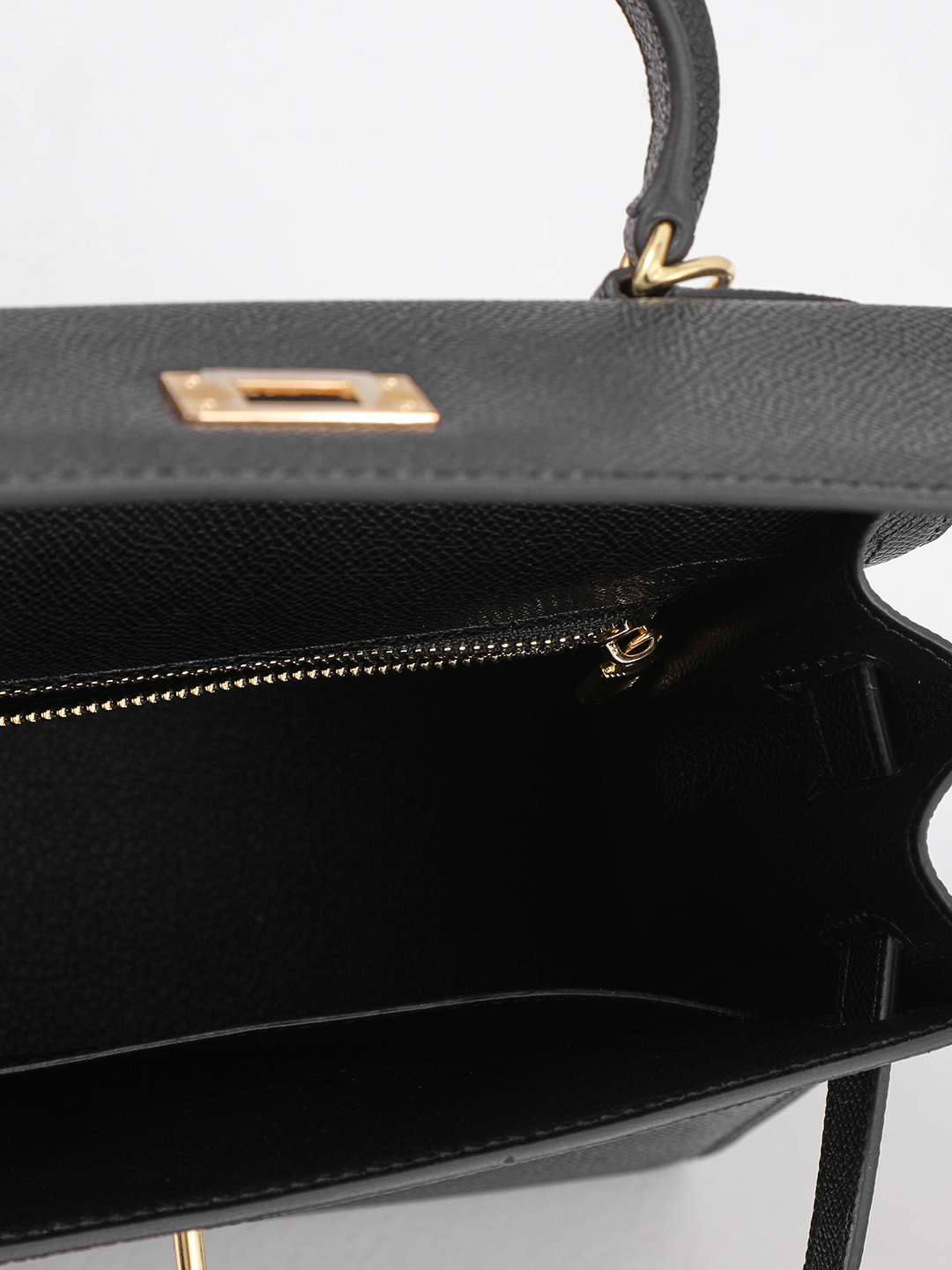 Сэтчел с золотым замком от IVORY в чёрном цвете