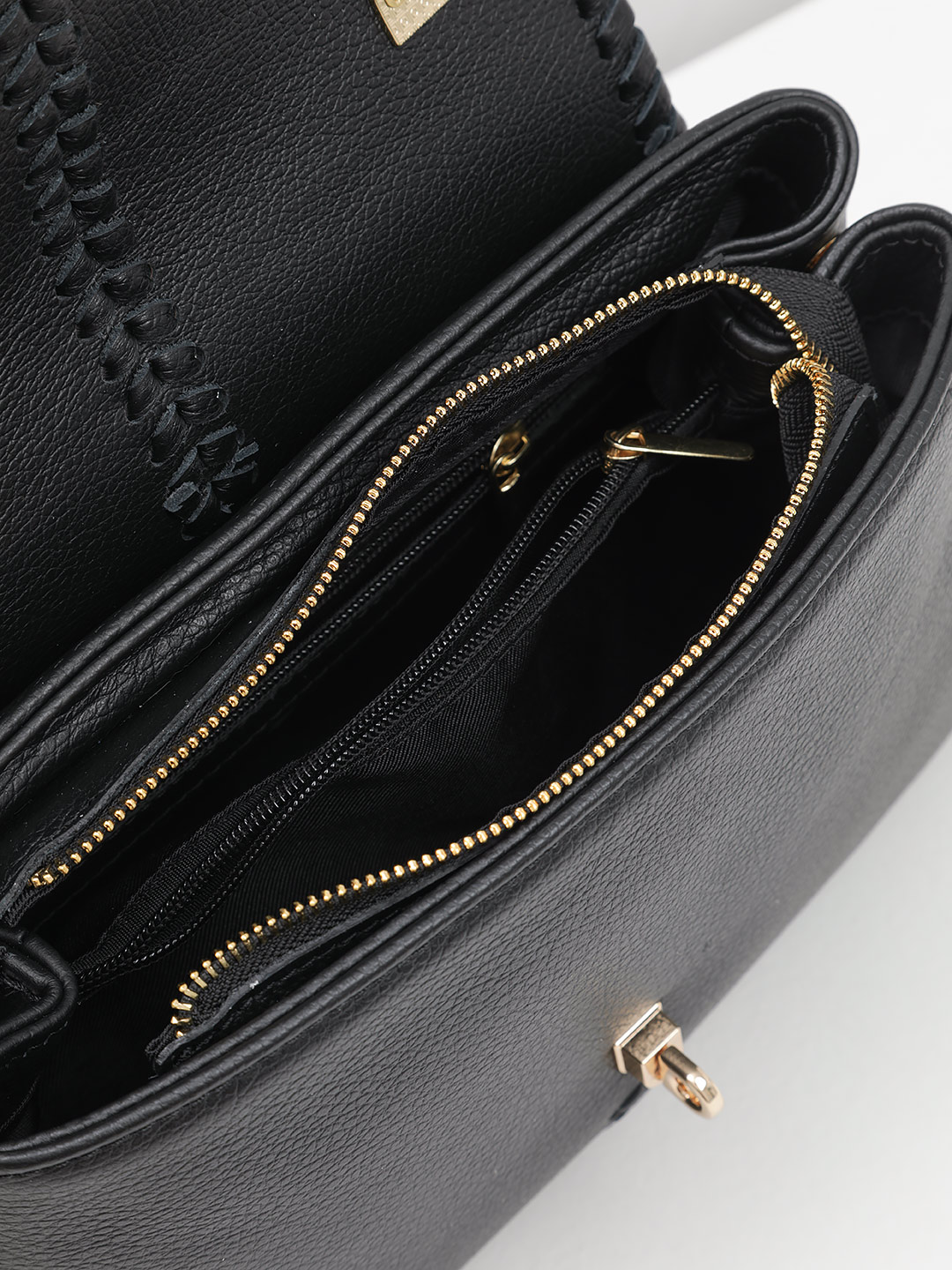 Чёрный сэтчел из зернистой кожи с кожаным плетением от FOLLE