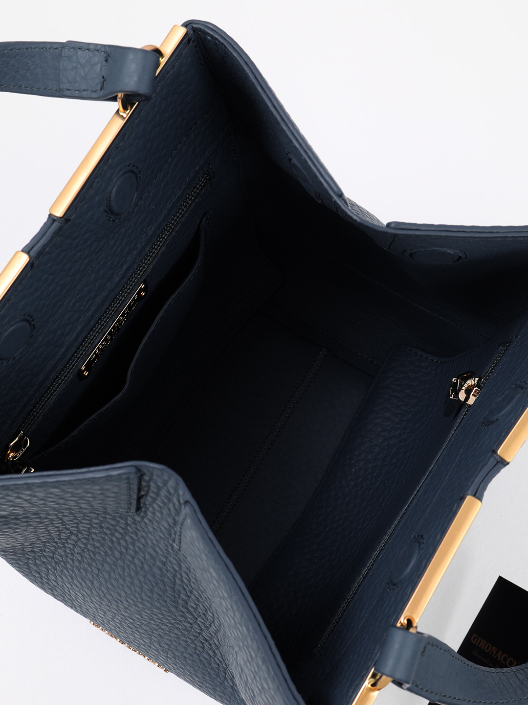 Стильный тоут на магнитах с золотистой монограммой Gironacci из премиальной кожи синего цвета navy