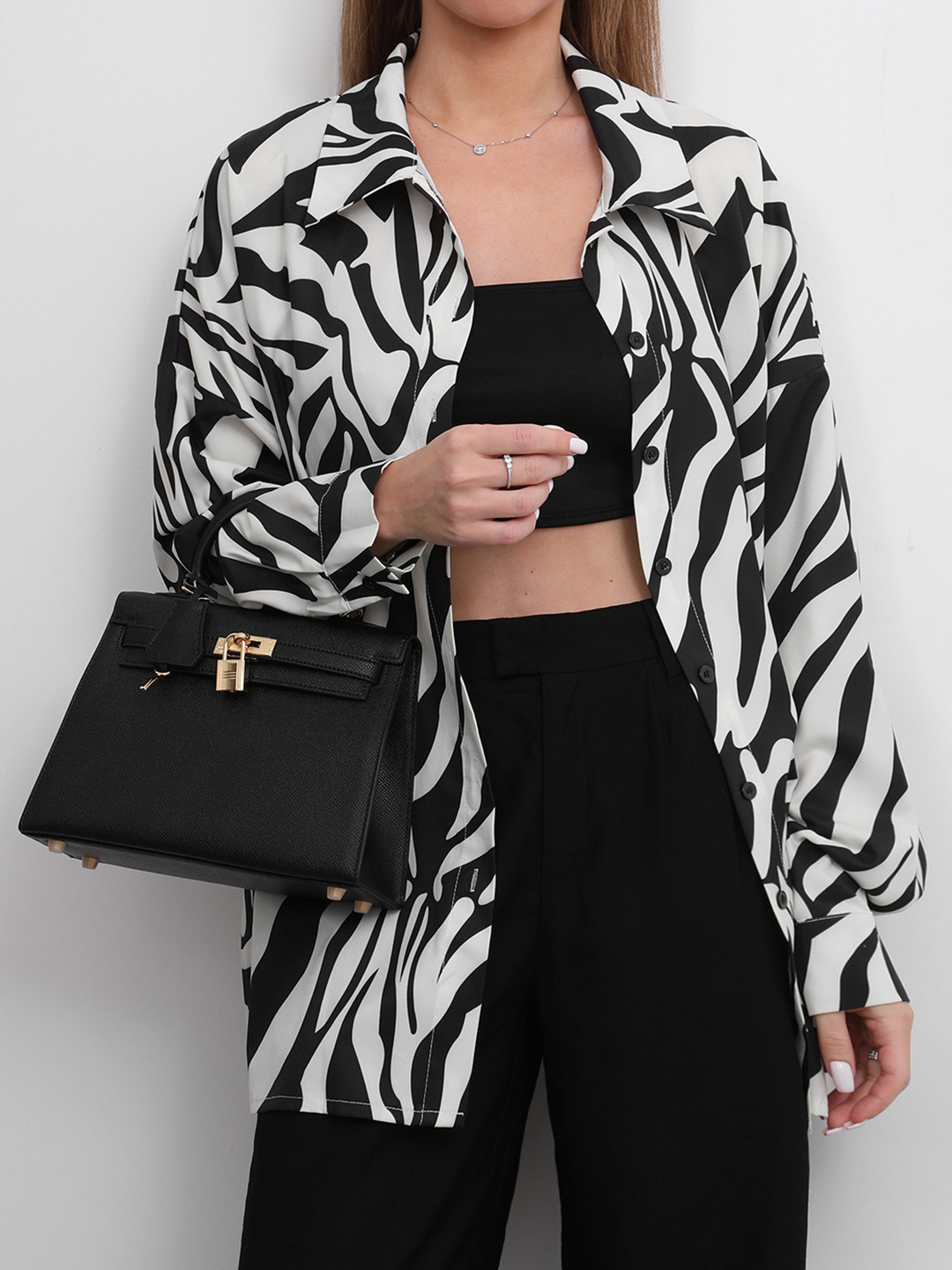 Сэтчел с золотым замком от IVORY в чёрном цвете