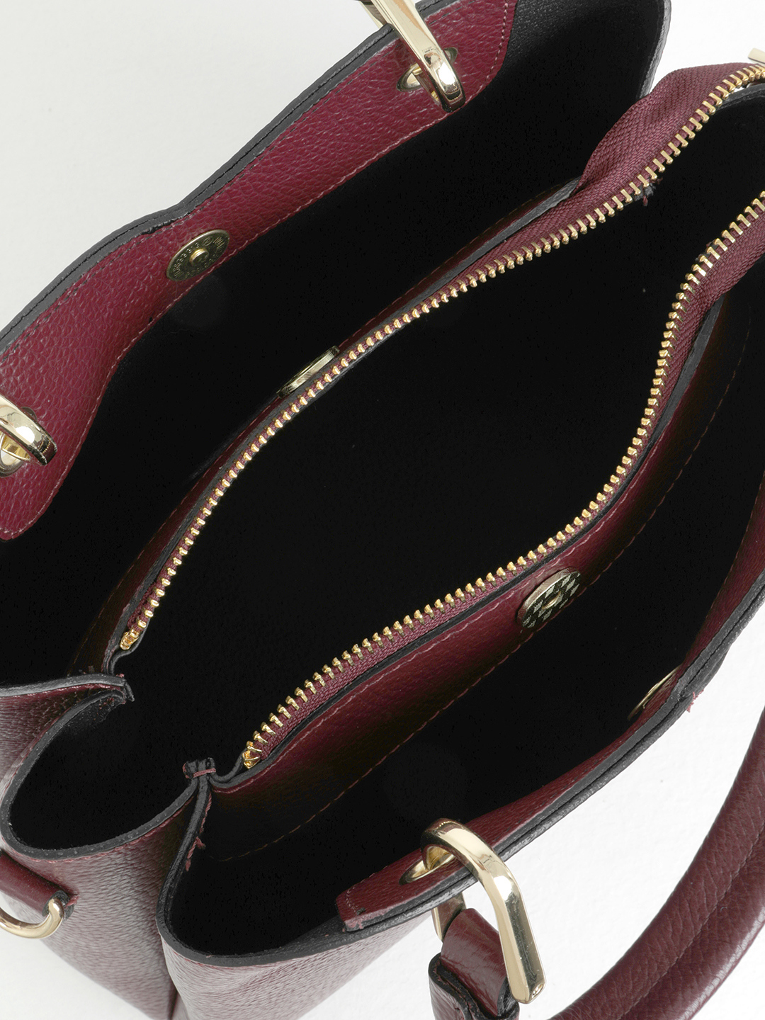 Тоут вееробразной формы в крупнозернистой коже бордового цвета от FOLLE