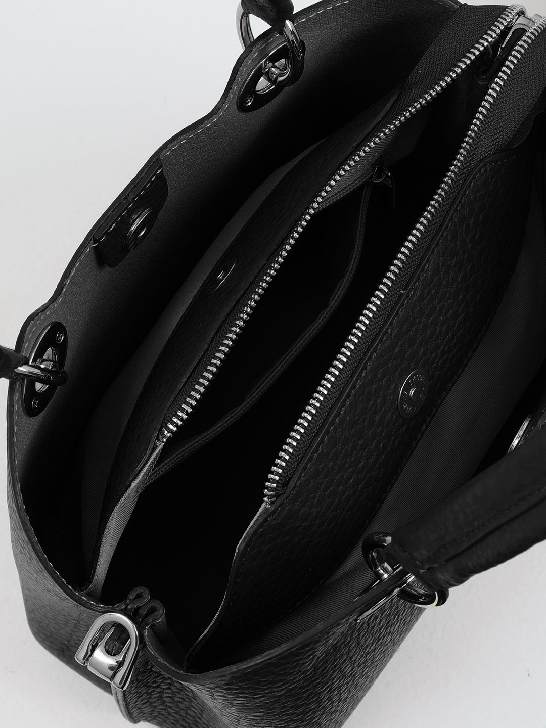 Базовый тоут из крупнозернистой кожи с круглой фурнитурой FOLLE в чёрном цвете