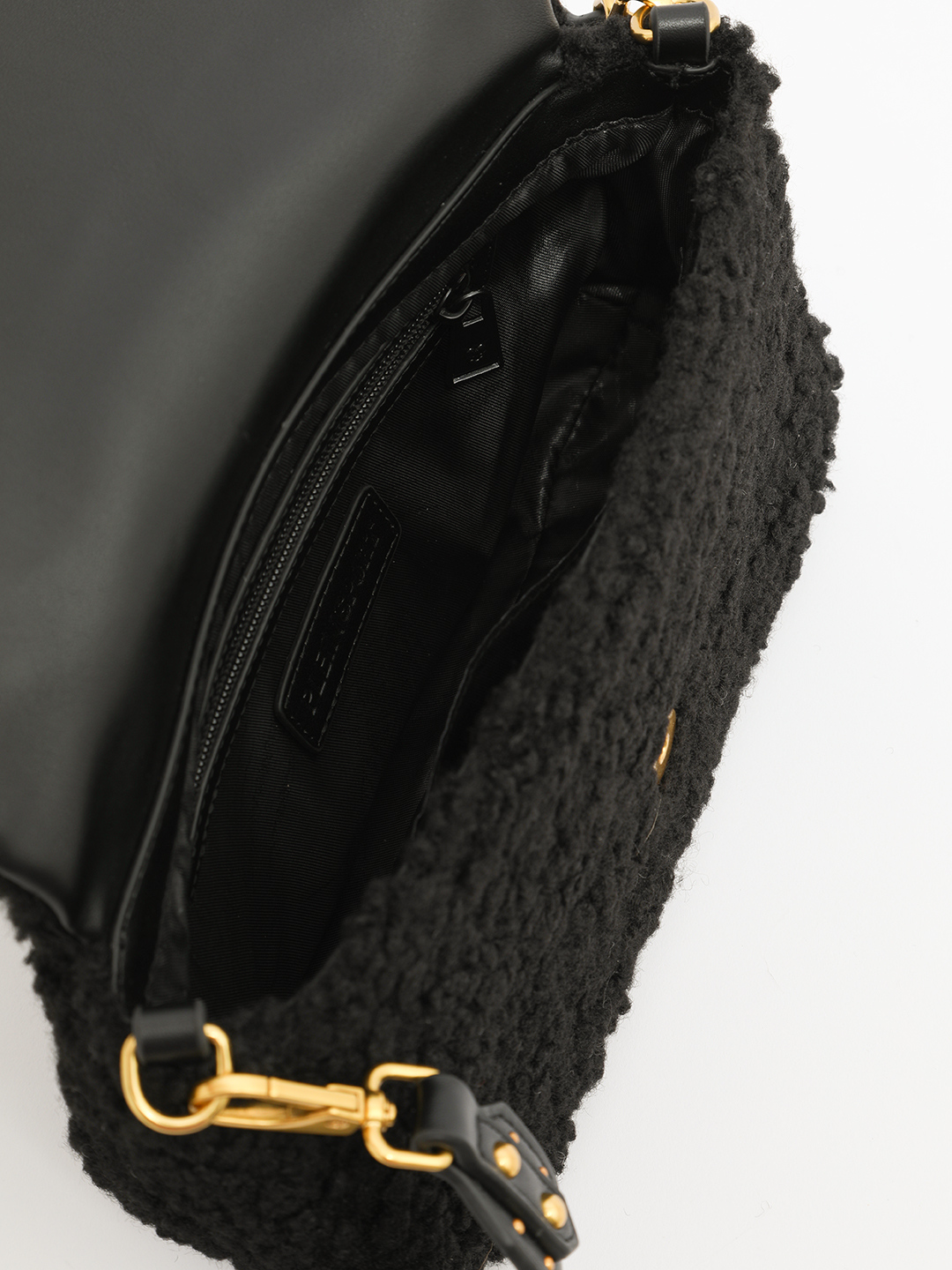 Меховая кросс-боди с патчем с золотистыми буквами Plein Sport в чёрном цвете
