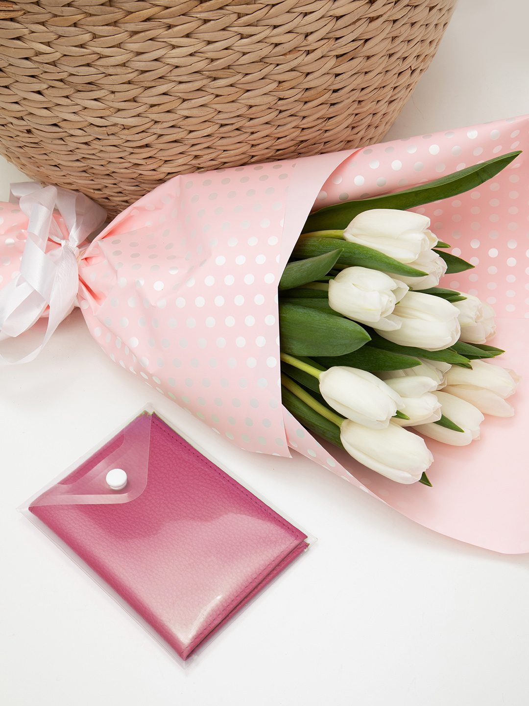 Обложка для паспорта в цвете фуксия от Alessandro Beato из натуральной кожи 