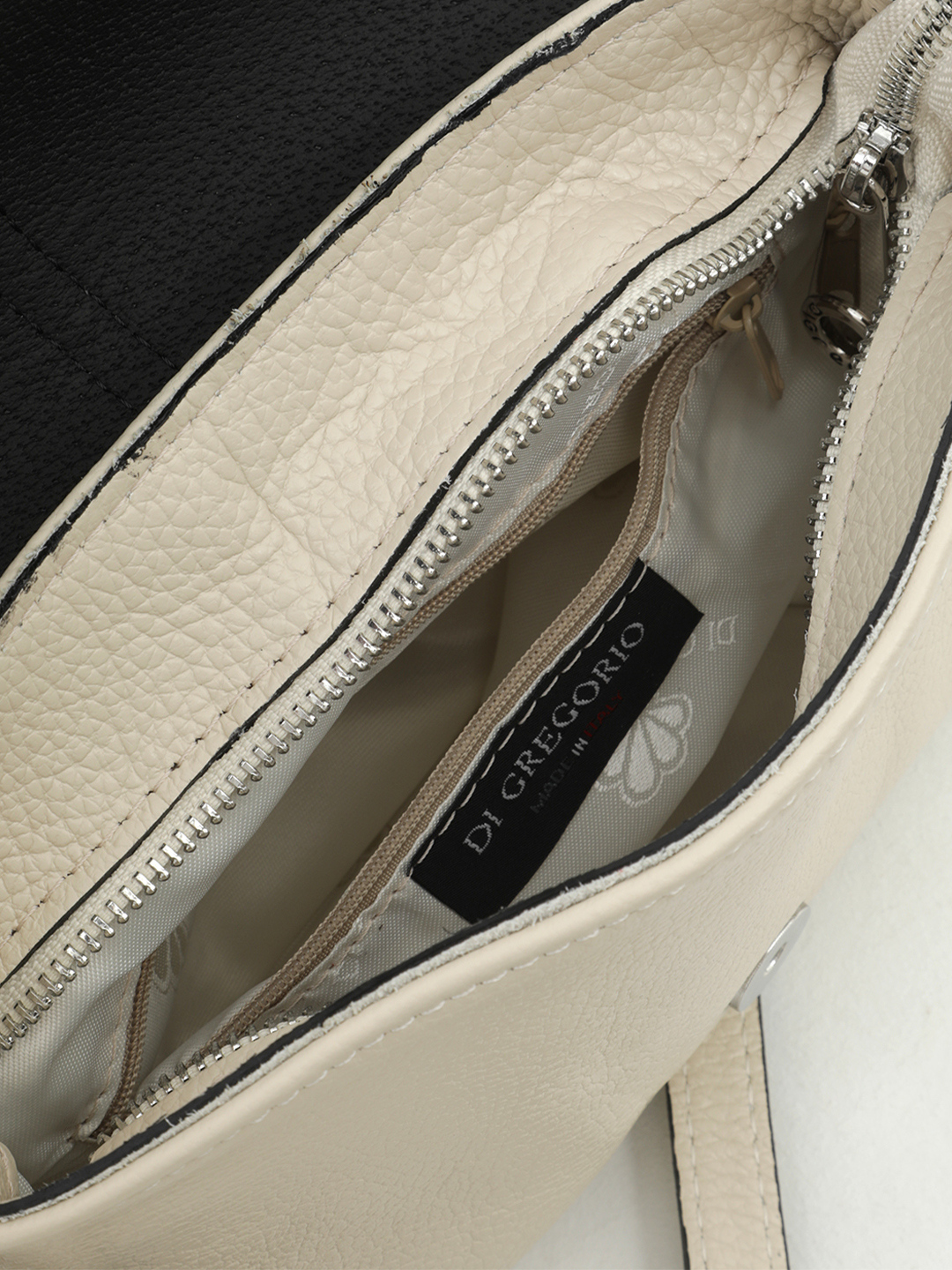 Небольшая кросс-боди с именной гравировкой Di Gregorio в оттенке латте