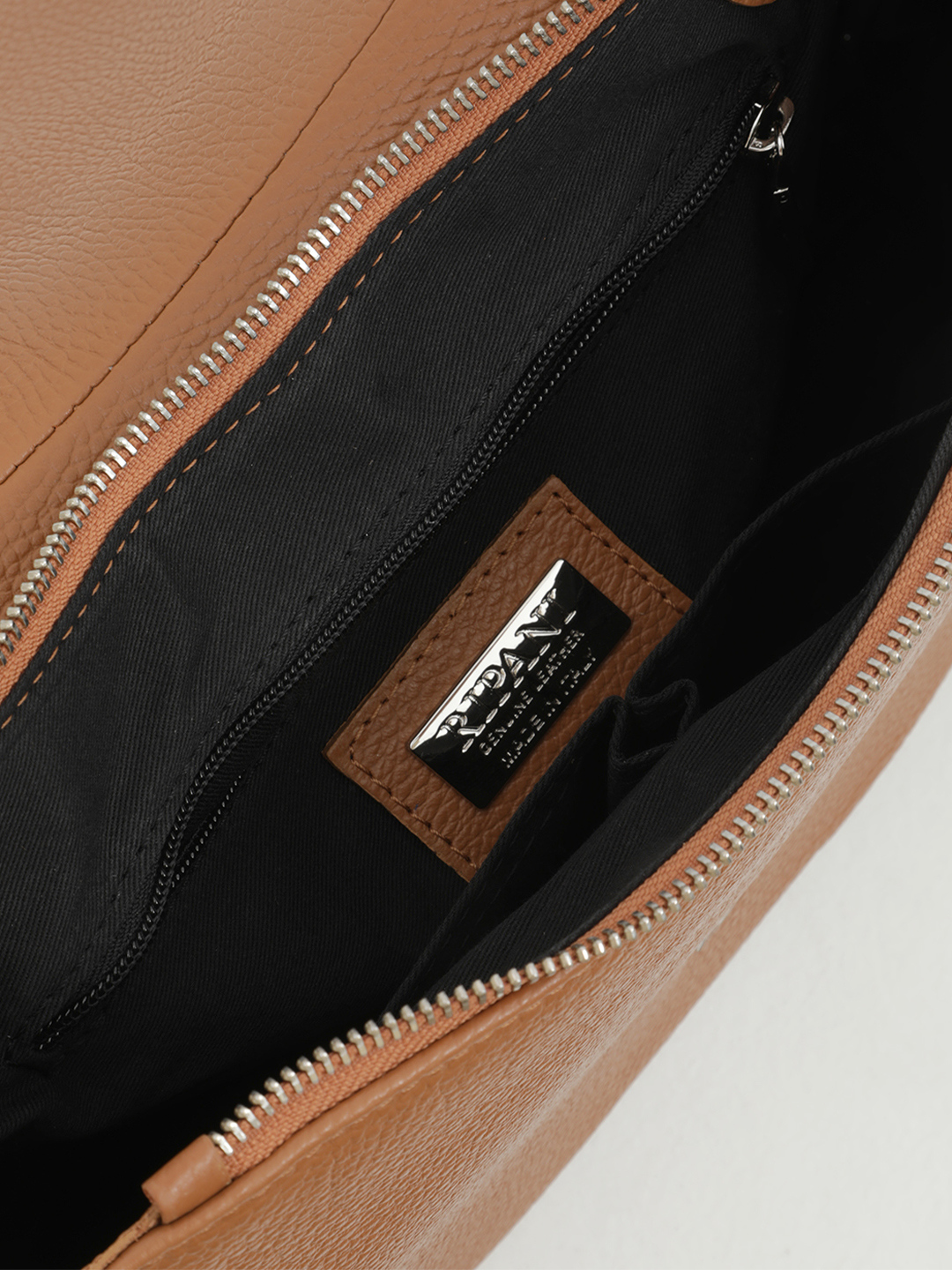 Кросс-боди с прямоугольной кожаной пряжкой от RIPANI в бисквитном оттенке