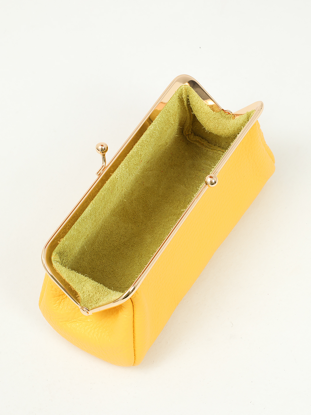 Косметичка-очечник с золотистой застёжкой-фермуаром в желтом оттенке giallo