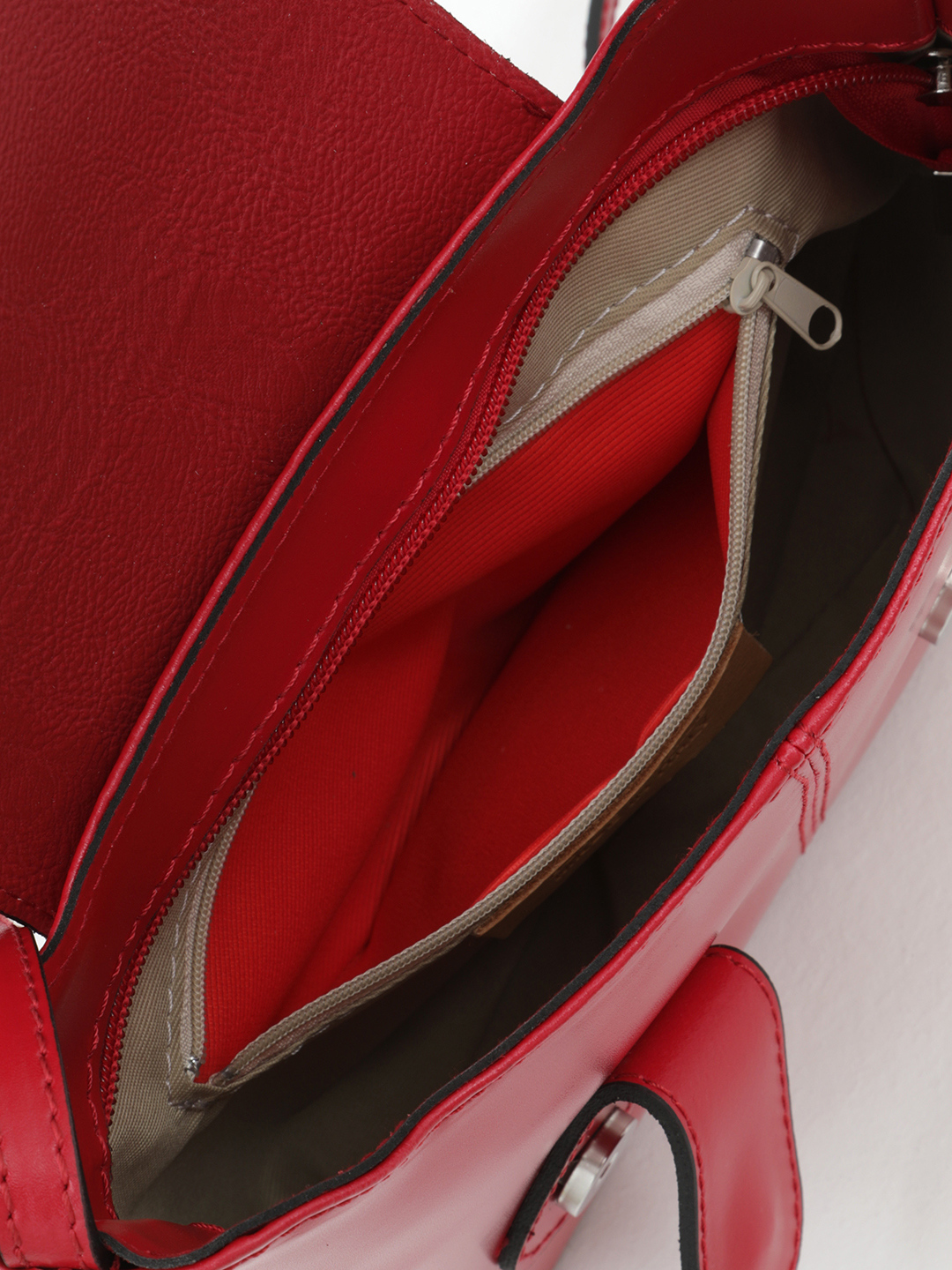 Кросс-боди с длинным плечевым ремнём от FOLLE из натуральной кожи vacchetta красного цвета