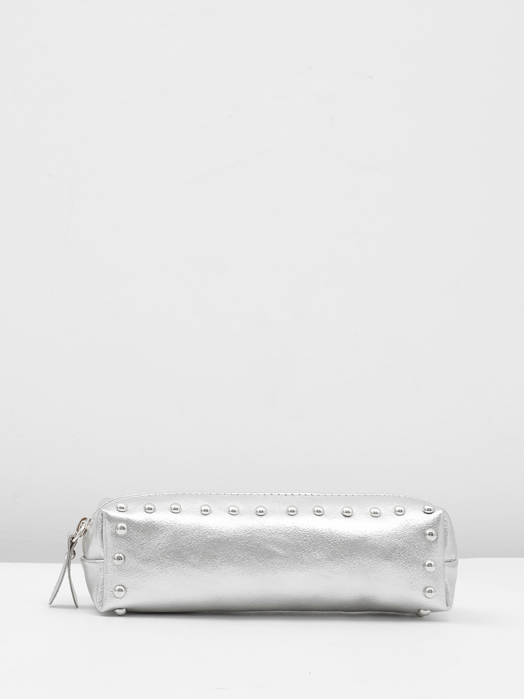 Косметичка пенал от FOLLE из натуральной кожи серебристого цвета