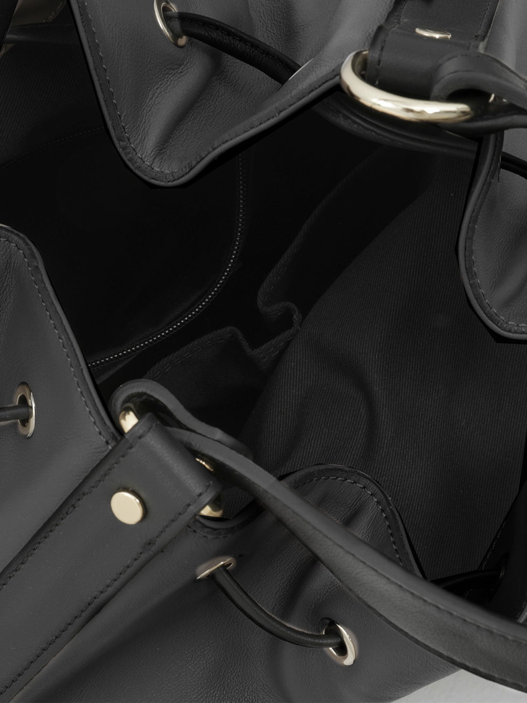 Сумка-кисет с небольшим золотистым логотипом RIPANI в чёрном цвете