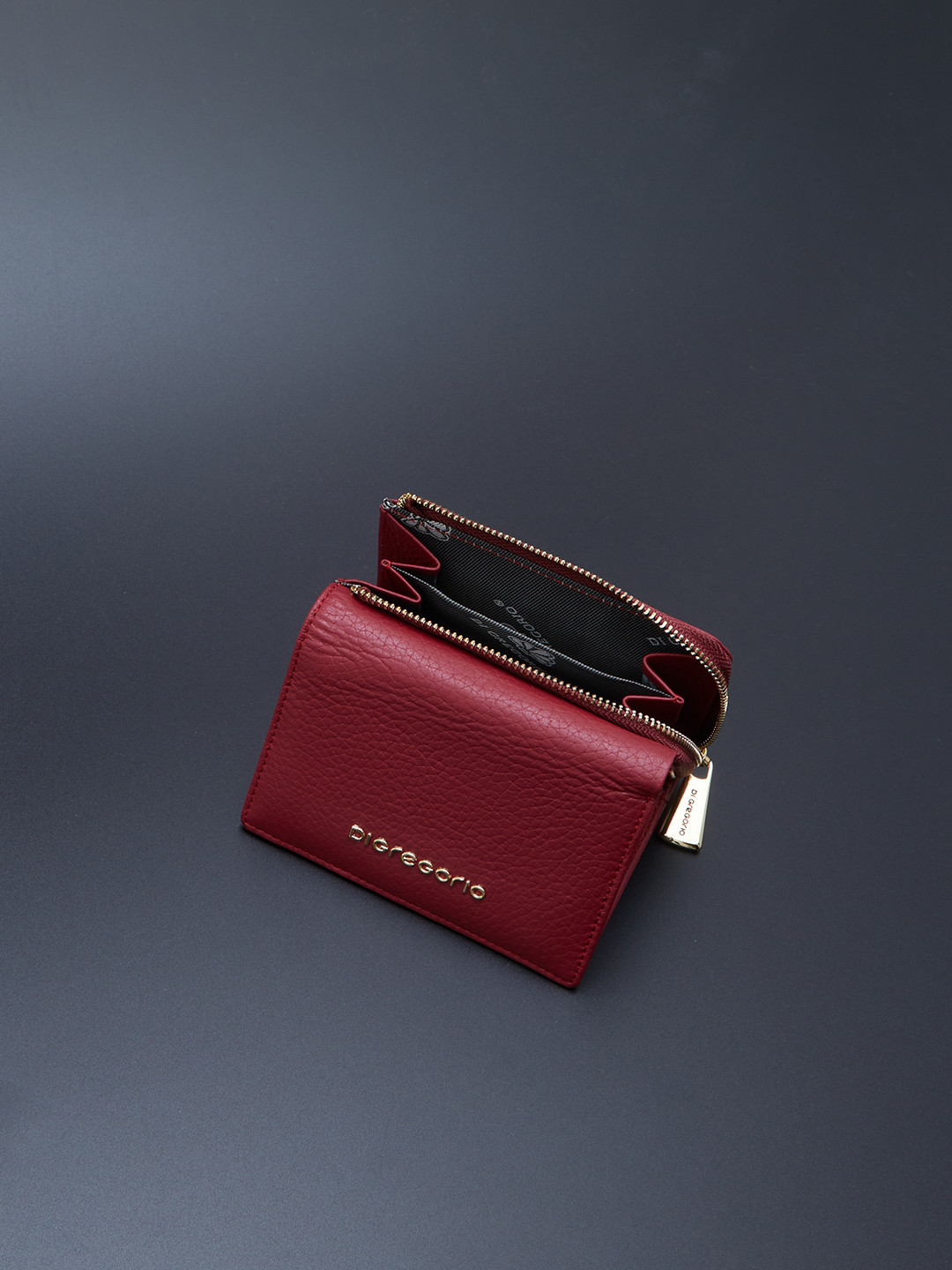 Миниатюрный кошелёк с золотистой фурнитурой и логотипом Di Gregorio из кожи бордового цвета