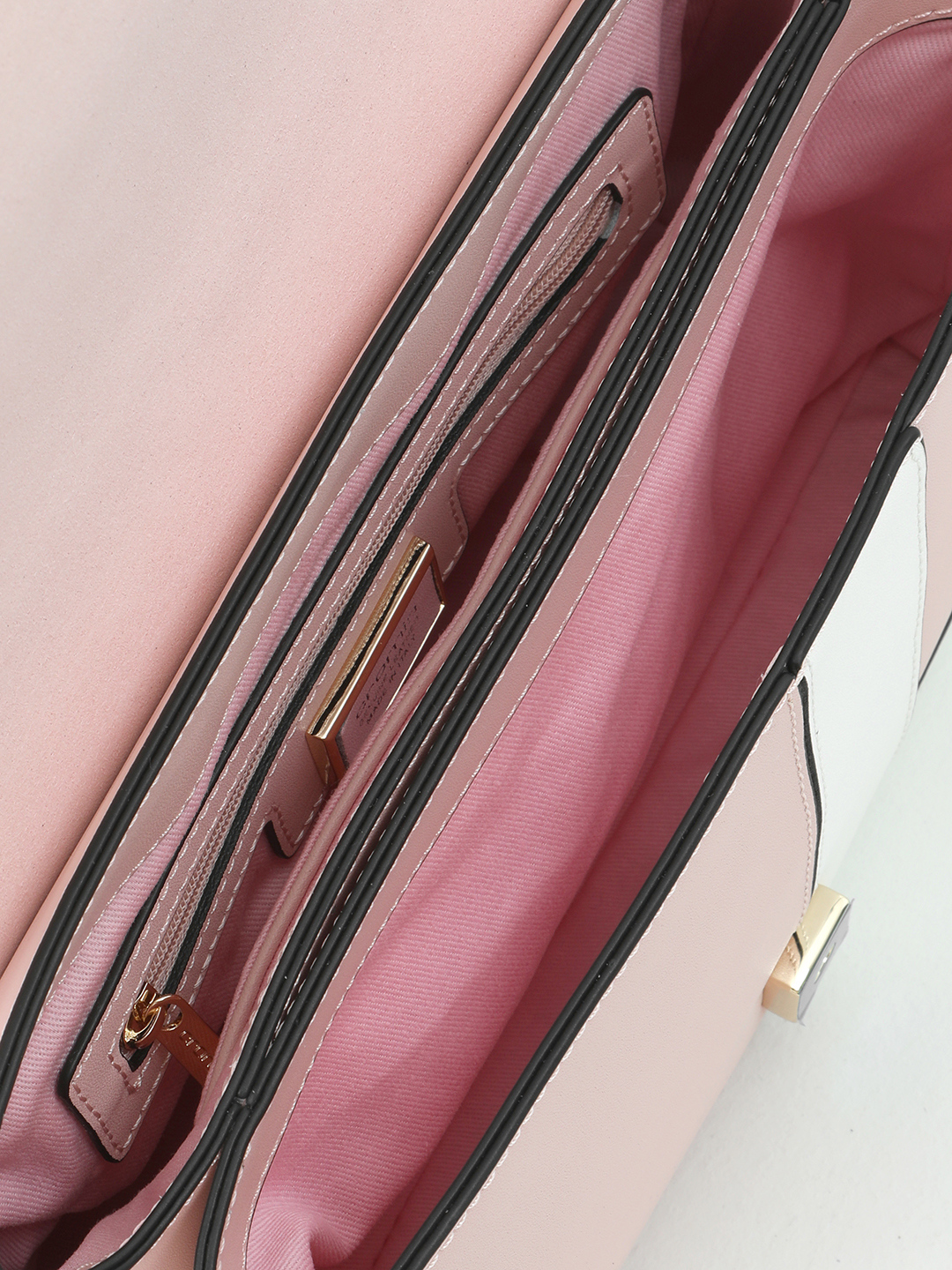 Розовая сумка на плечо с двойным ремнём с элементами цепи от CROMIA