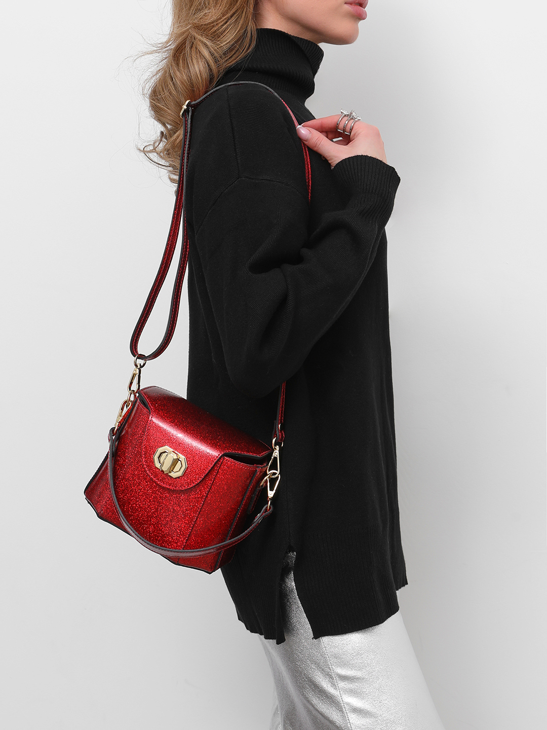 Сумка-бочонок "Stella" с блестящим напылением от BE NICE в красном цвете