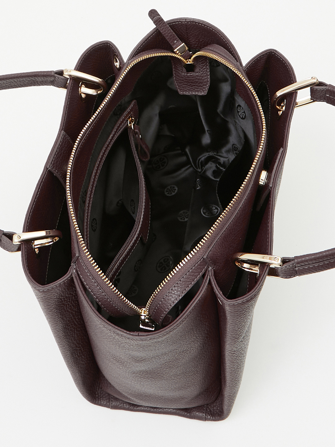 Сумка-тоут с патчем из металлических букв от KELLEN в бордовом цвете