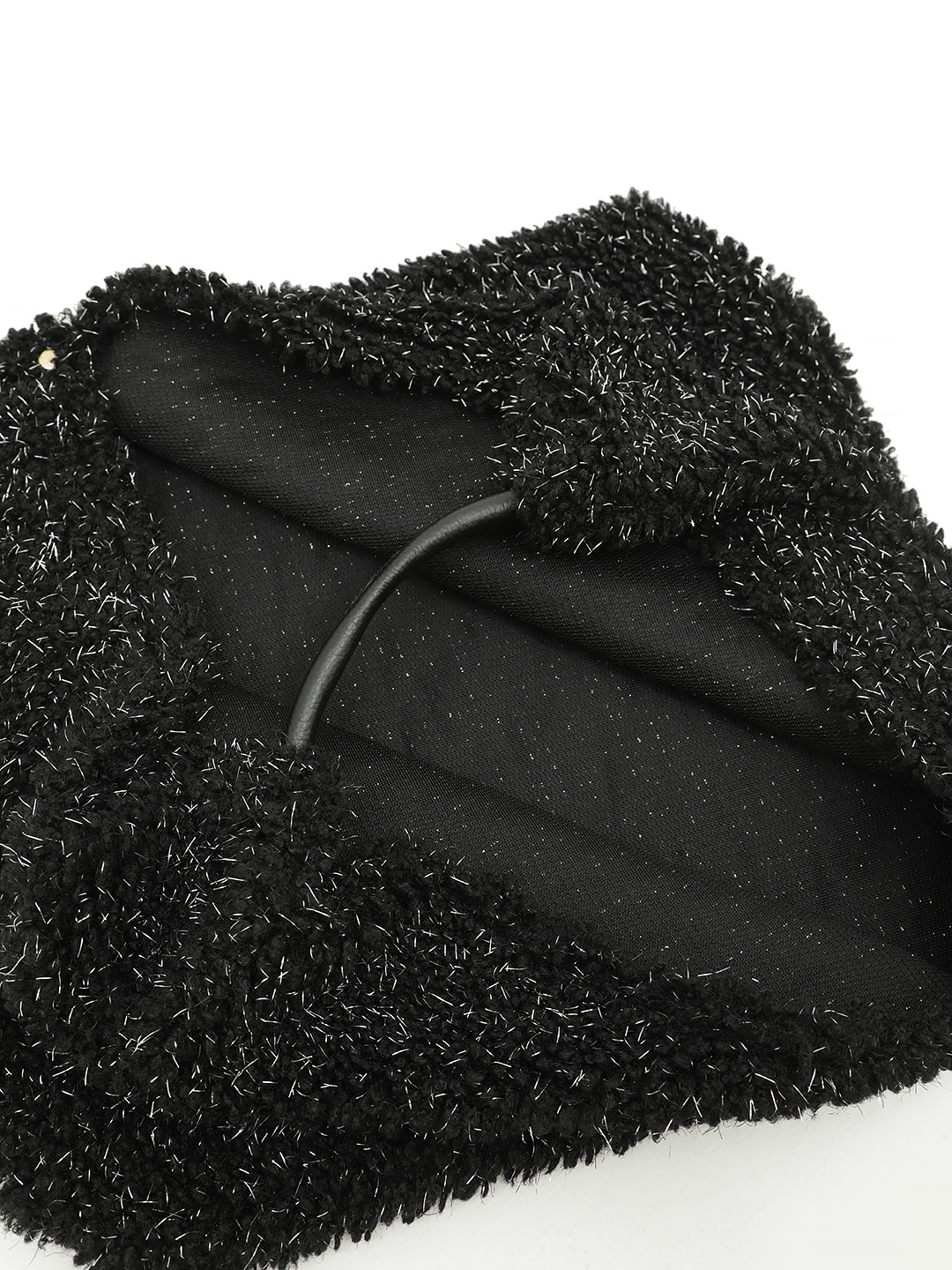 Мягкий шоппер из искусственного меха с серебристым люриксом в чёрном цвете