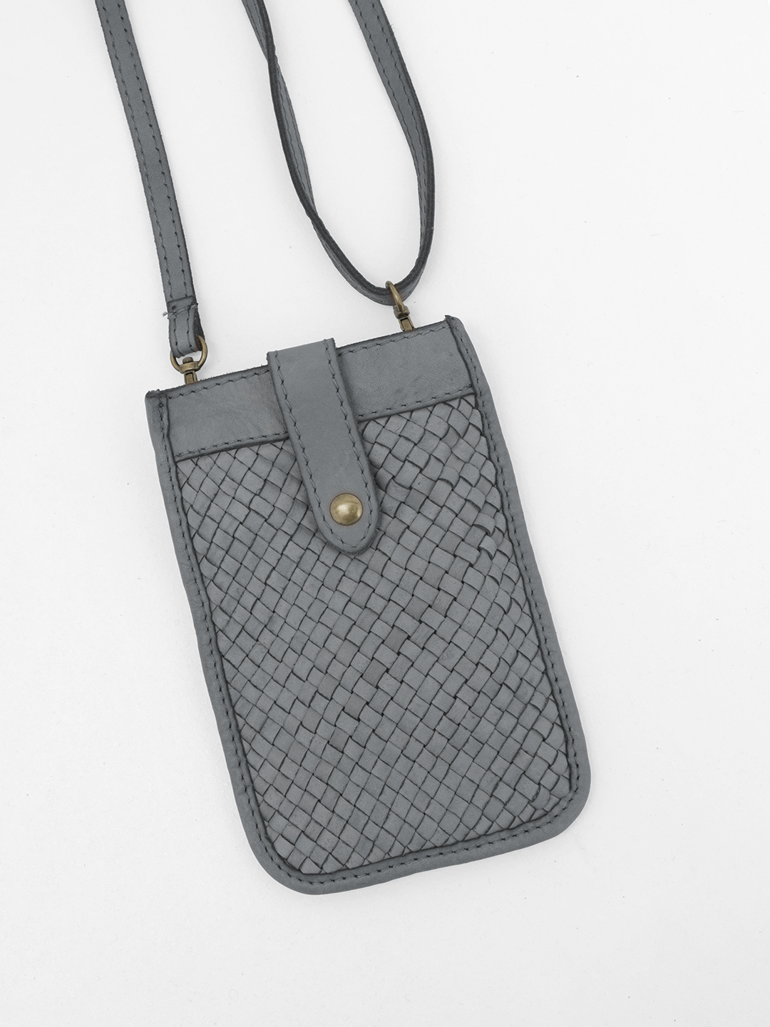 Мини сумка для телефона из винтажной кожи с плетением в сером оттенке от FOLLE