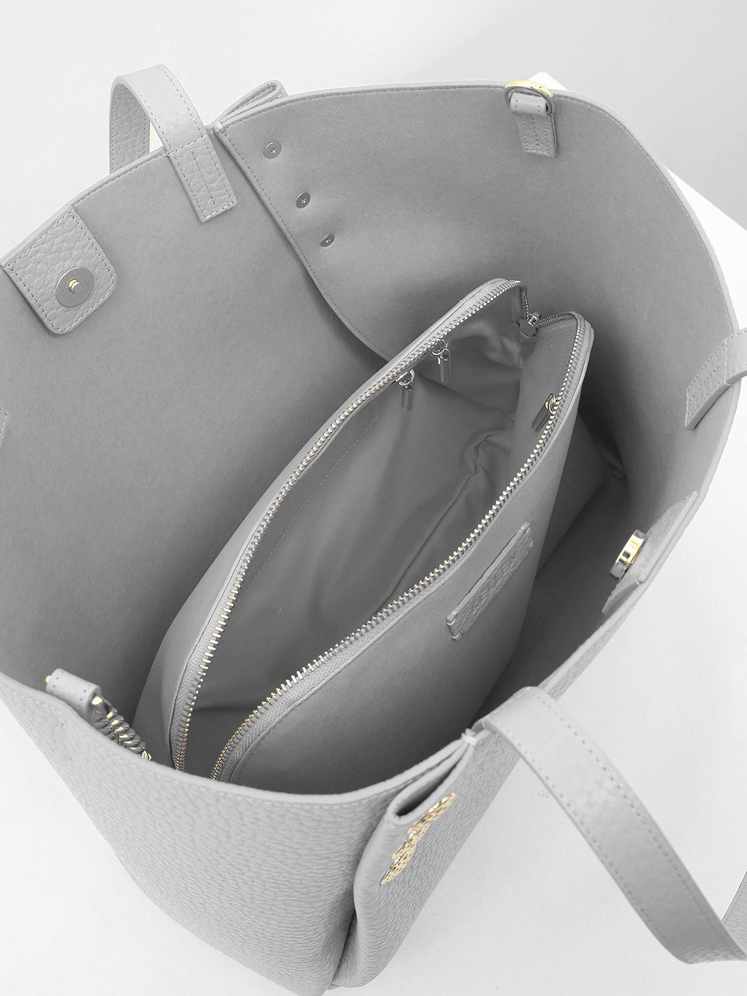 Шоппер-трансформер с дополнительной косметичкой на молнии от KELLEN в светло-сером оттенке