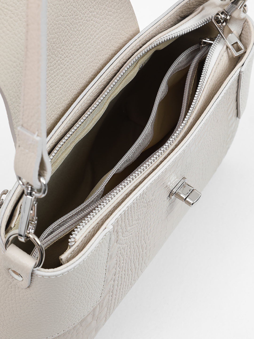 Сумка на плечо с поворотной фурнитурой от FOLLE в бежевом оттенке