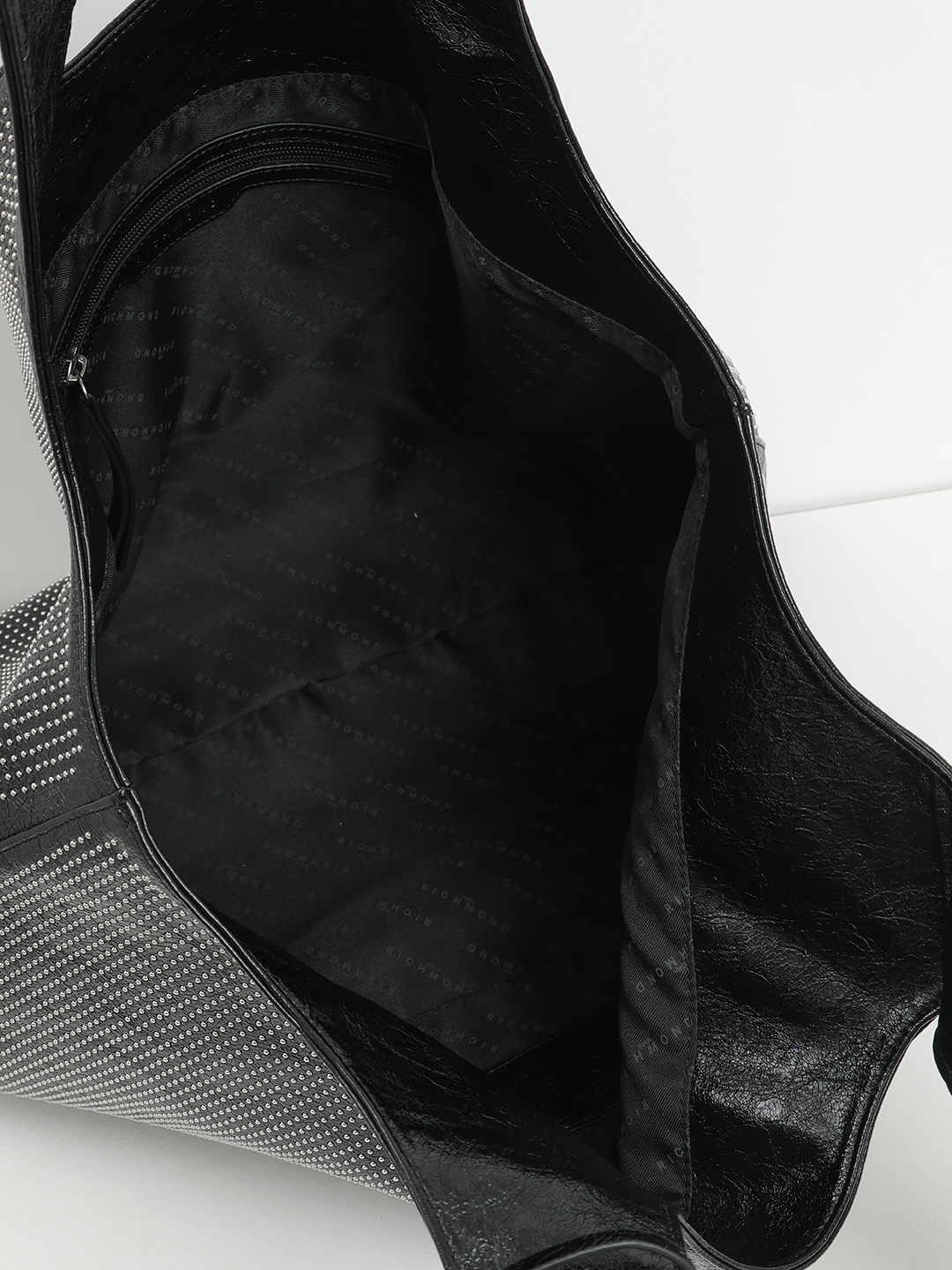 Чёрная сумка-шоппер с металлическими клёпками от John Richmond