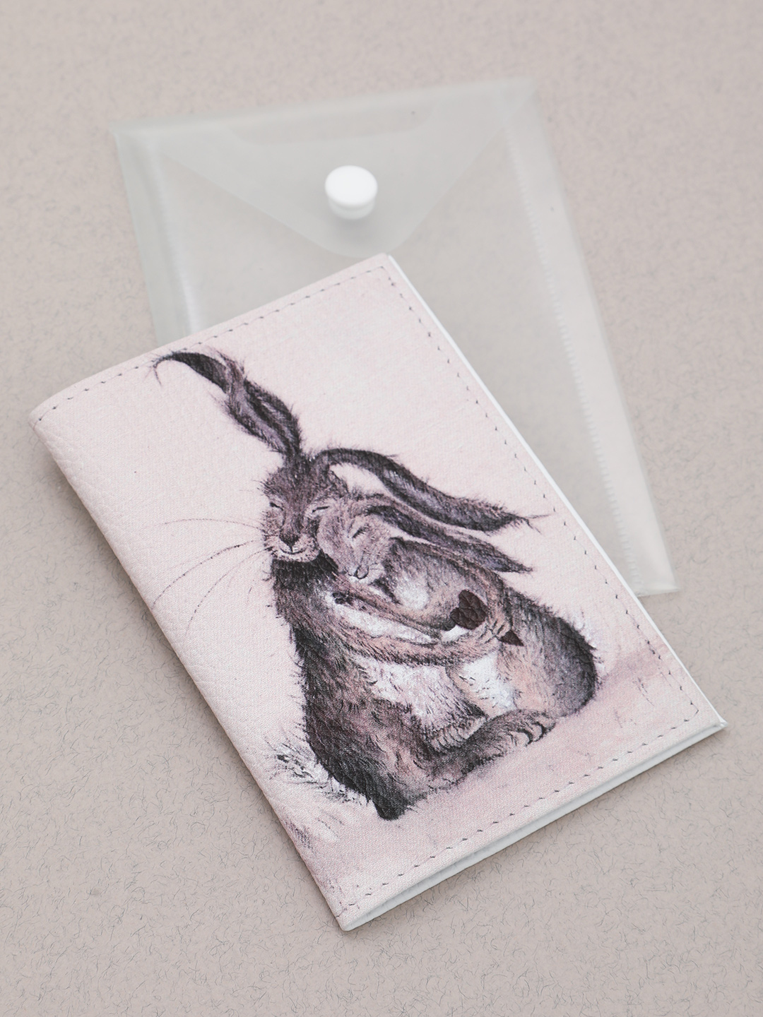 Обложка для паспорта от Alessandro Beato влюблённые зайцы