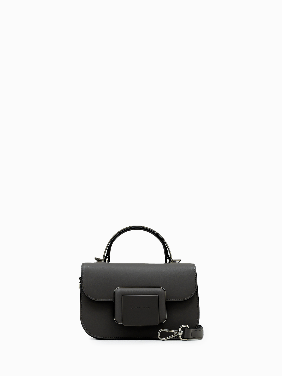 Кросс боди от Cromia в натуральной гладкой коже черного цвета с фирменной матовой металлической фурнитурой