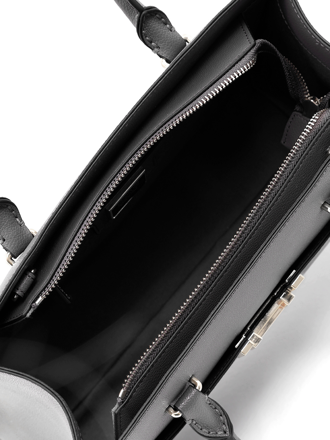 Тоут из натуральной кожи чёрного цвета с брендированной фурнитурой от CROMIA