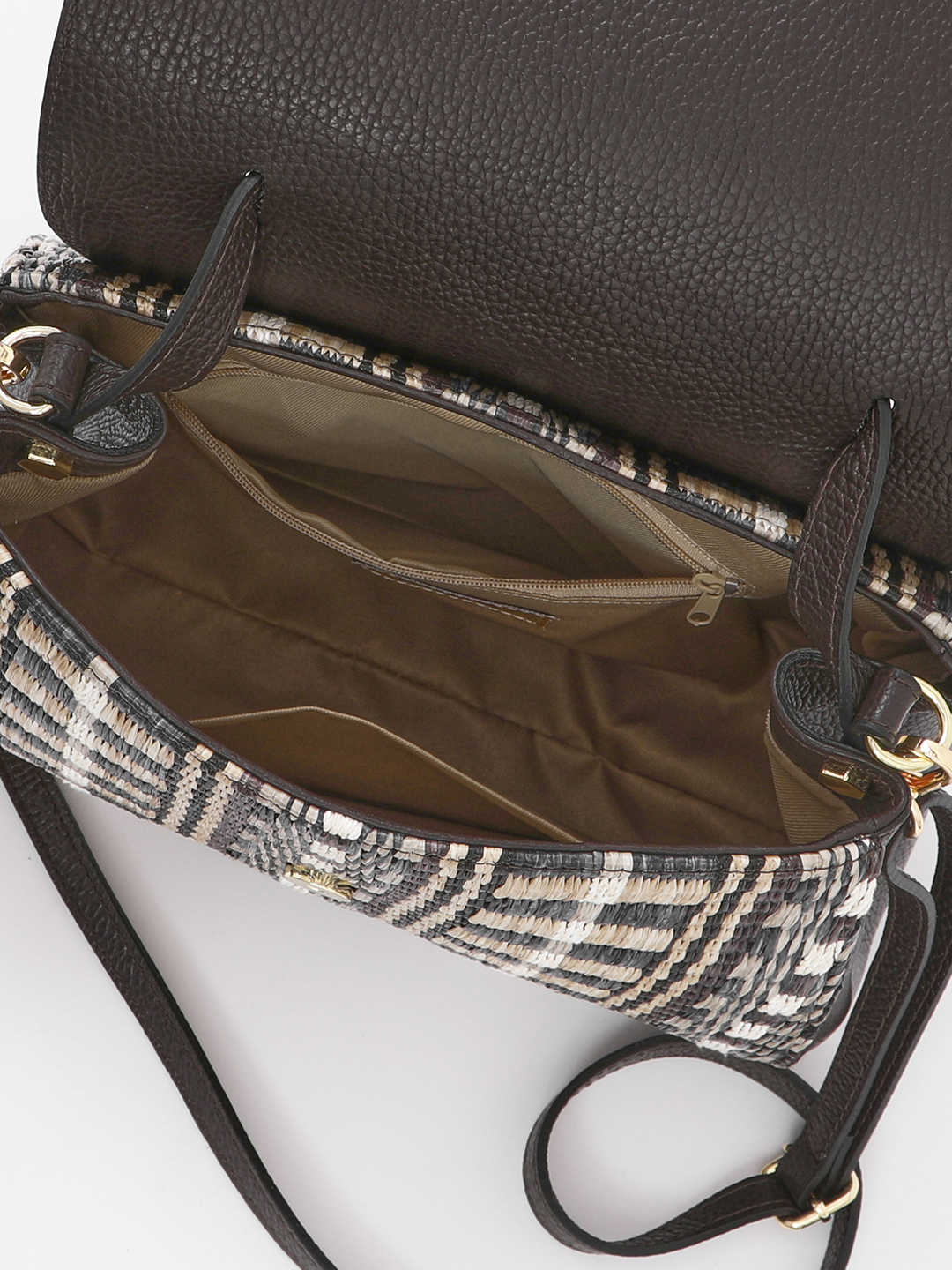 Сэтчел-трапеция с круглой фурнитурой от FOLLE из соломки рафии и натуральной кожи коричневого оттенка