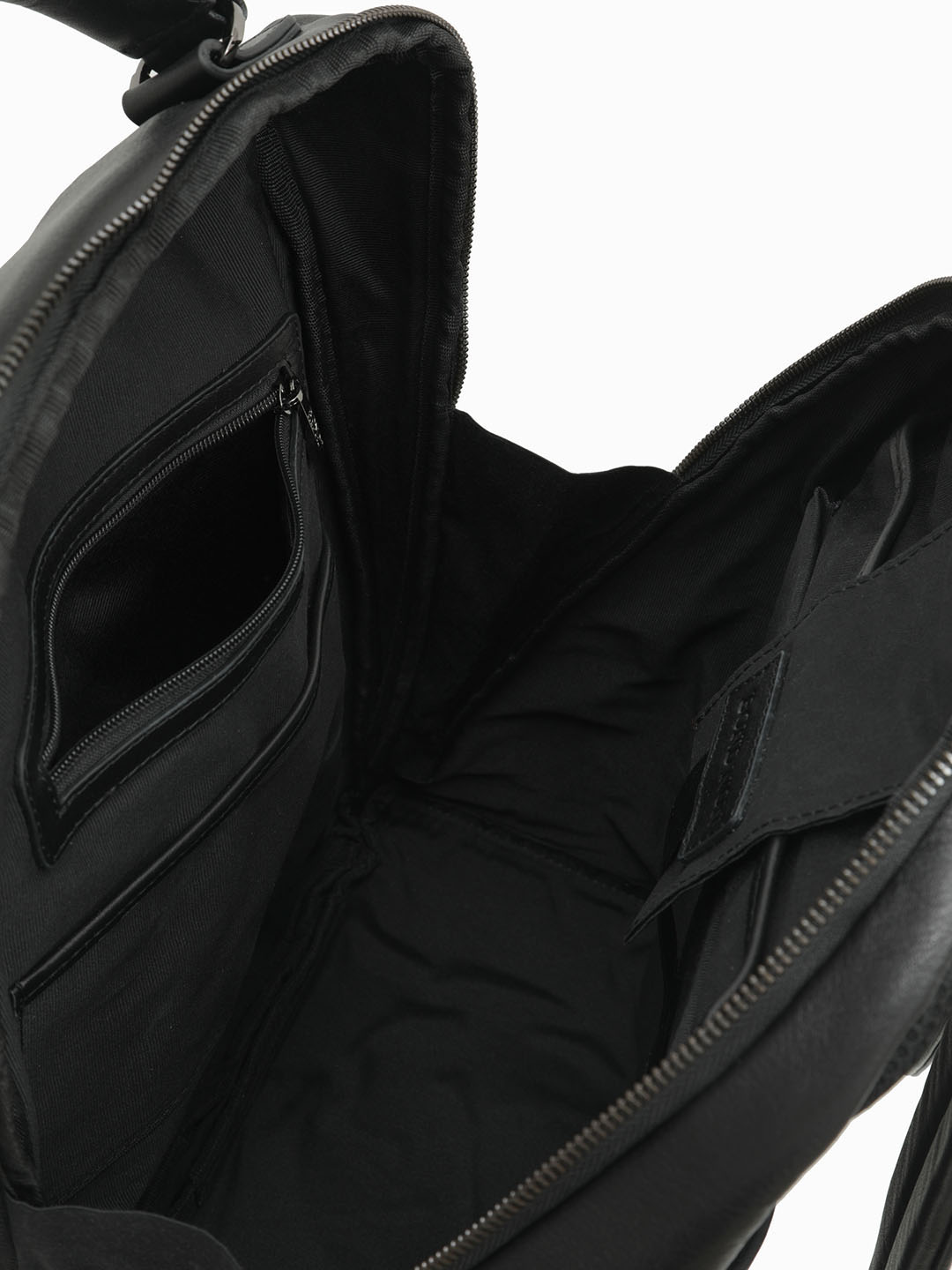 Мужской рюкзак от BOND с двумя вертикальными карманами спереди из натуральной кожи черного цвета