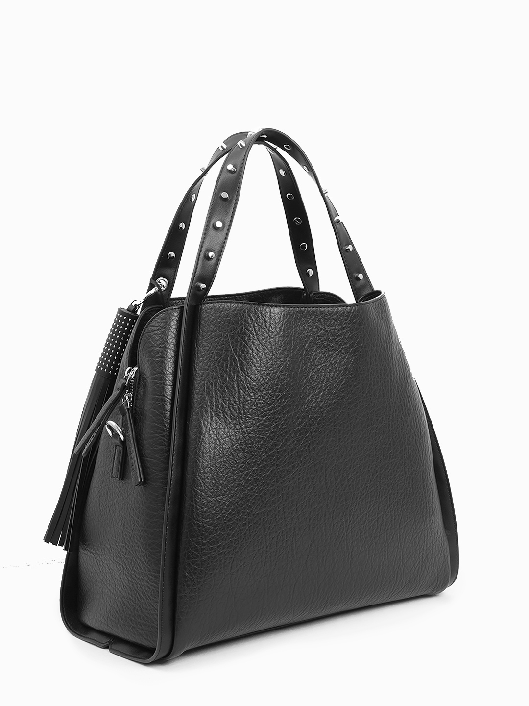 Чёрная сумка с шипами на ручке и пуллером-кисточкой от John Richmond