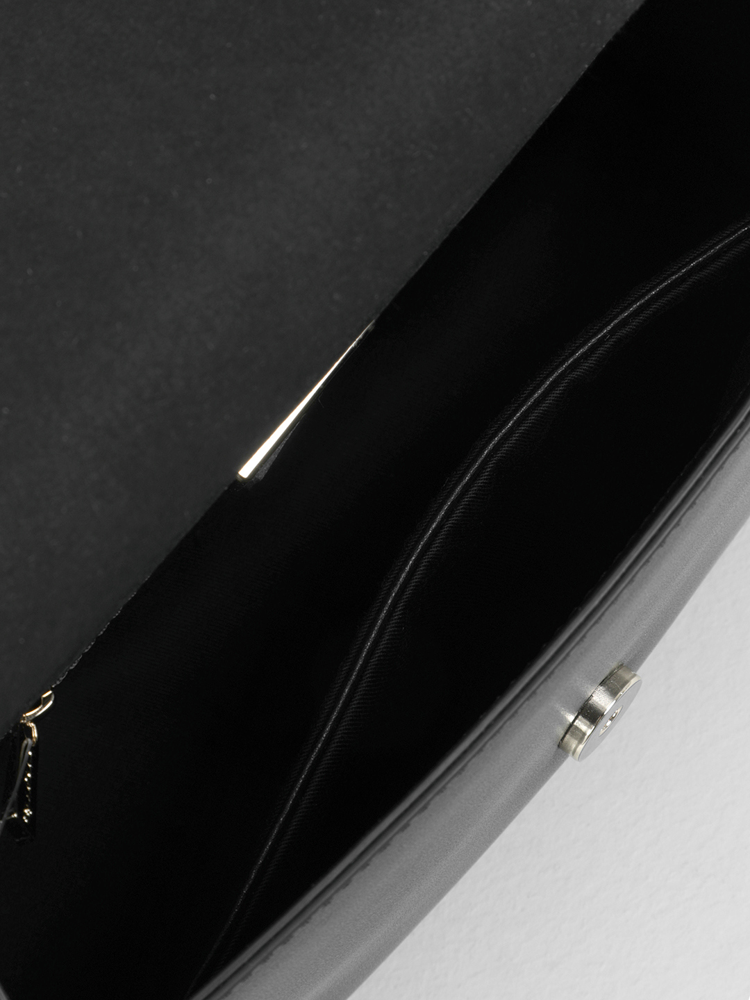 Сэтчел от бренда CROMIA в гладкой коже с оригинальной ручкой и переплетением чёрного цвета