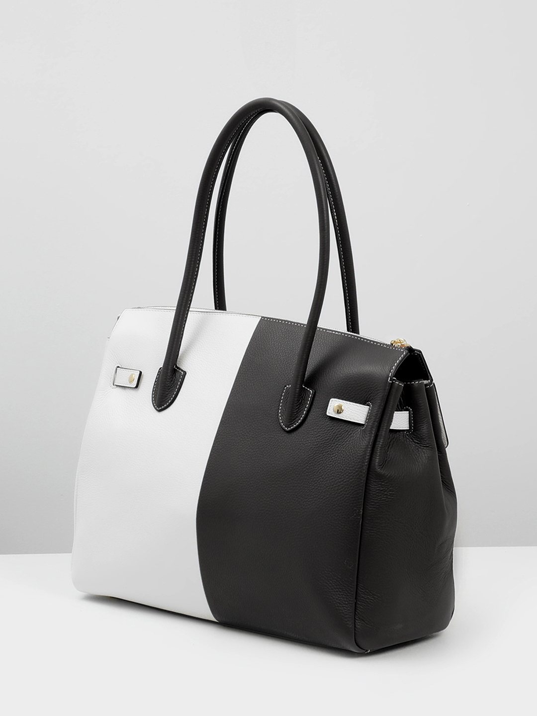 Сумка-тоут с фурнитурой-замком от NANNINI в сочетании чёрного цвета и белого цвета off-white