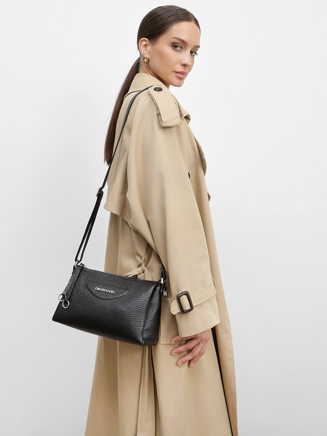 Кросс-боди с двумя кожаными пуллерами и металлическим логотипом Di Gregorio черного цвета с серебристой фурнитурой