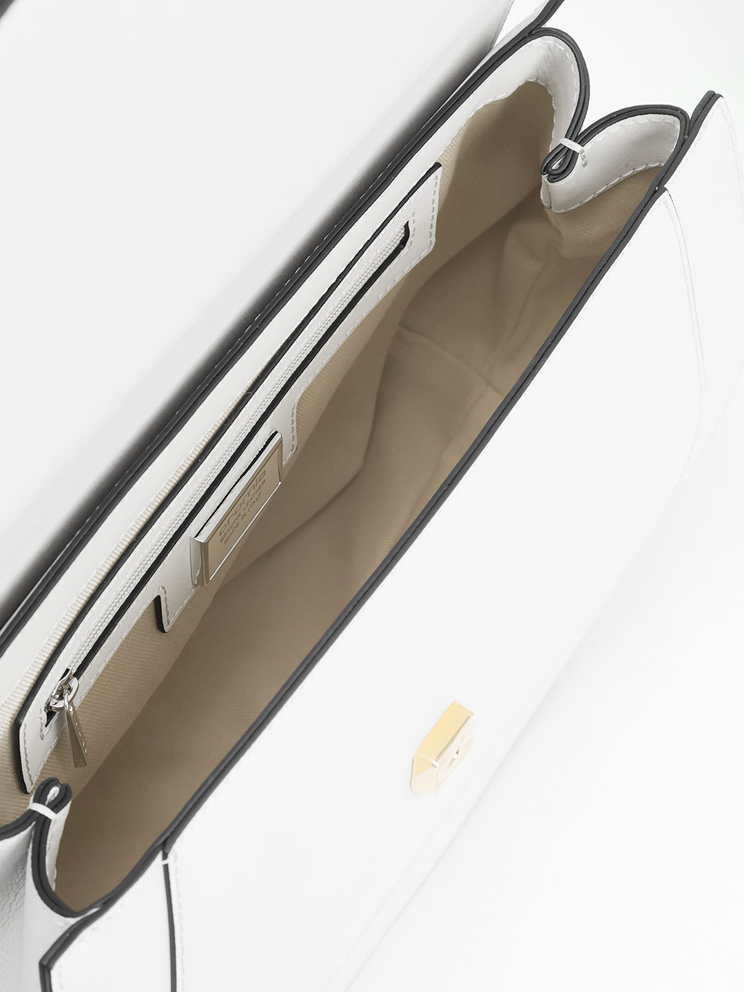 Сумка закругленной формы с одной ручкой и пряжкой на клапане от Cromia из натуральной белой кожи