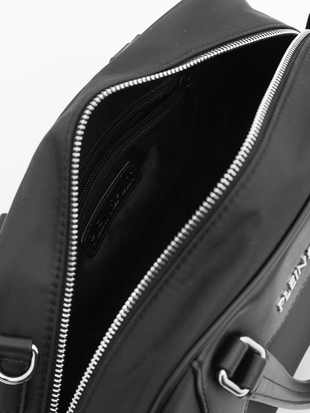 Сумка дорожной формы в размере М с текстильным именным ремнём от Plein Sport в чёрном цвете