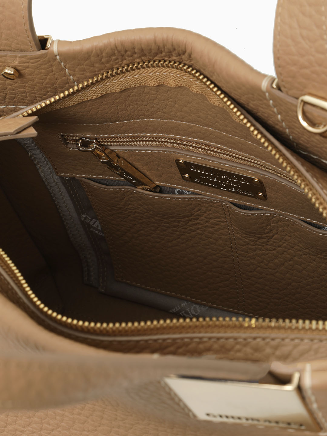 Классическая сумка от GIRONACCI из натуральной крупнозернистой кожи в бисквитном цвете