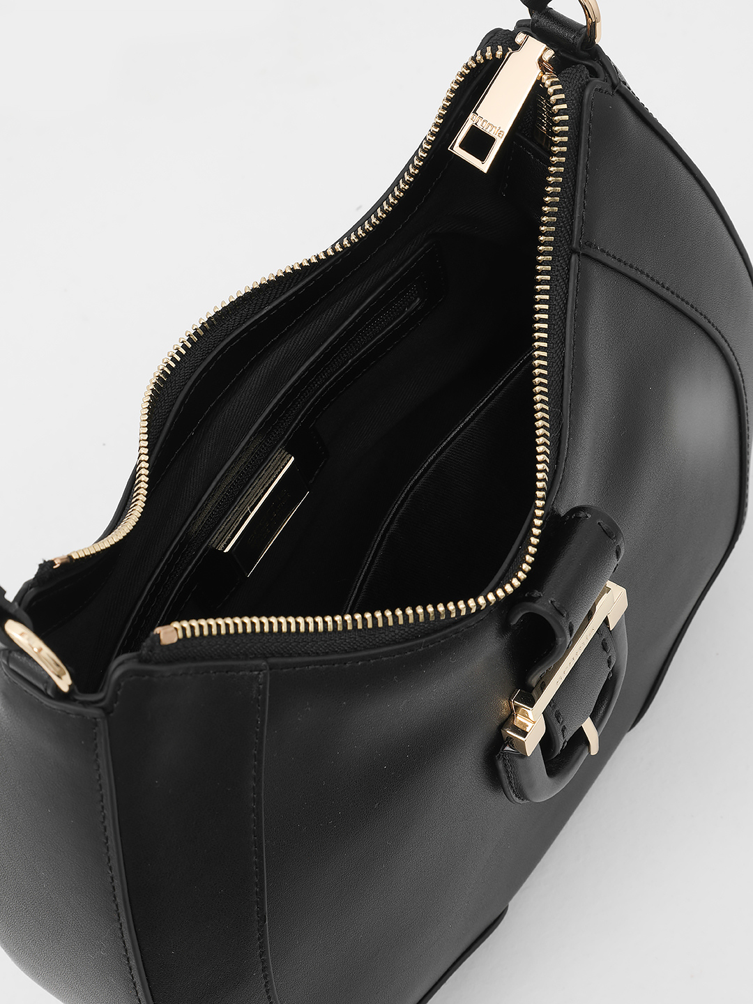 Полукруглая сумка с регулируемым плечевым ремнём от CROMIA в чёрном цвете