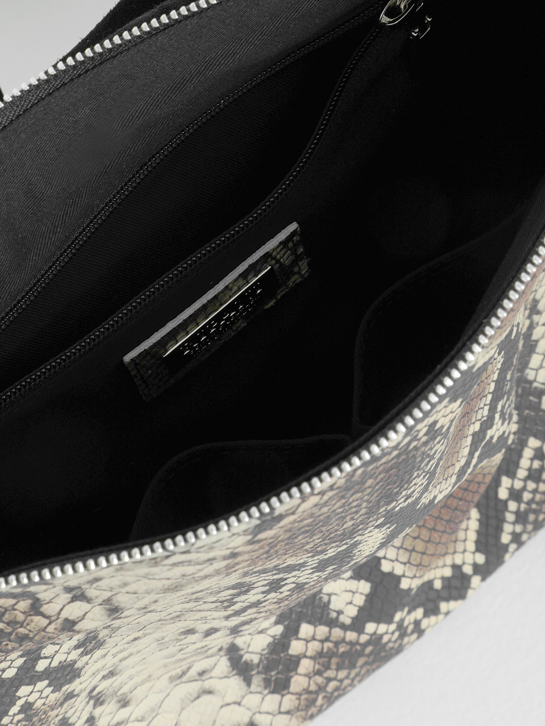 Сумка-хобо из натуральней кожи с отделкой под змею от RIPANI