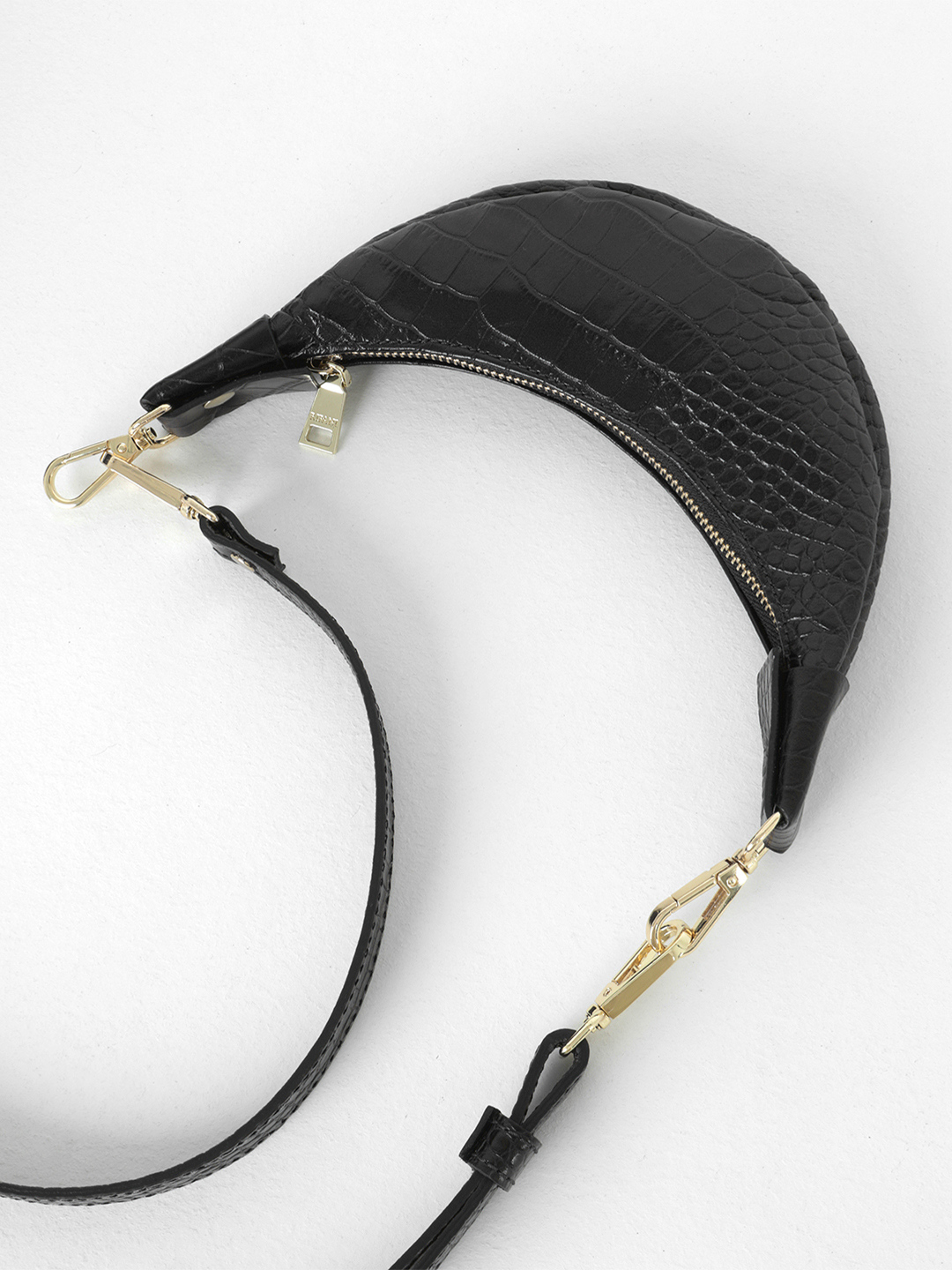 Мешок с сумкой-ручкой от RIPANI в чёрной коже со штампом под крокодила