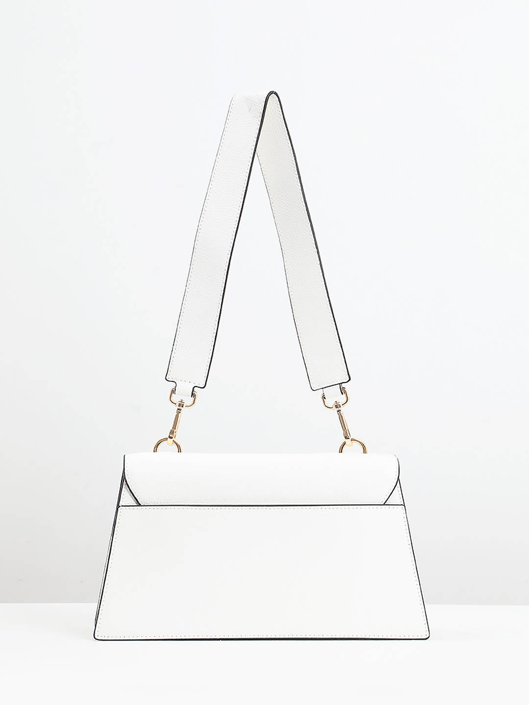 Кросс-боди на плечо с именной гравировкой на карабинах от CROMIA в белом цвете