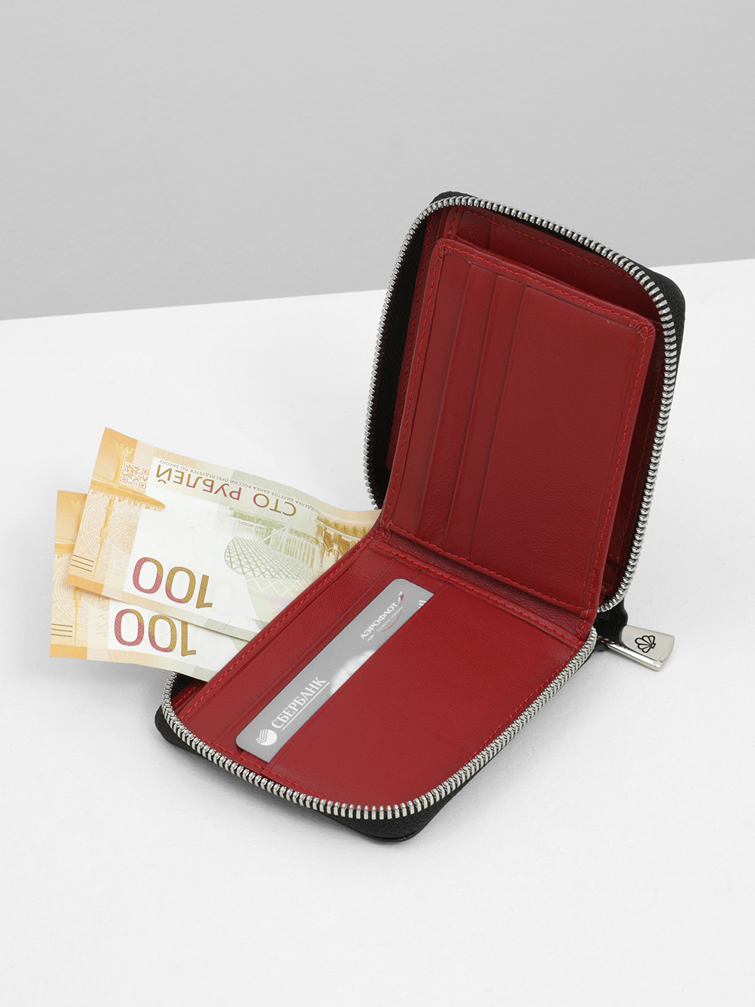 Бумажник от Di Gregorio чёрного цвета с красной строчкой и красной внутренней отделкой