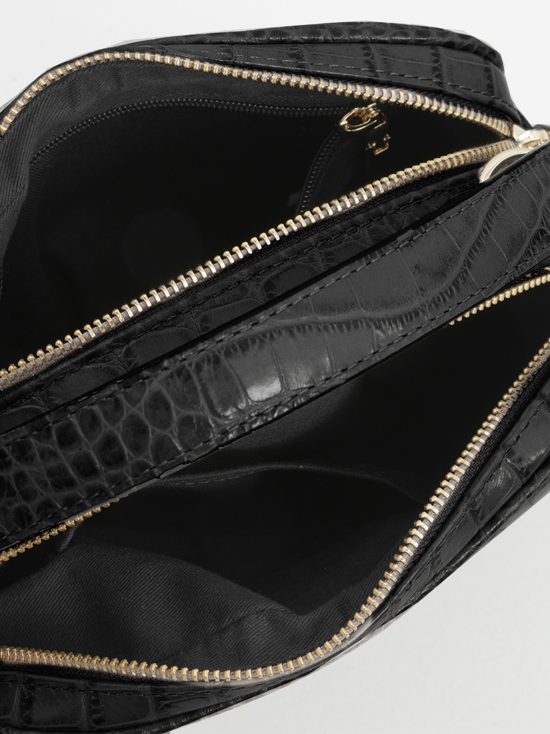 Сумка-боулер с металлическим логотипом RIPANI из кожи под крокодила чёрного цвета