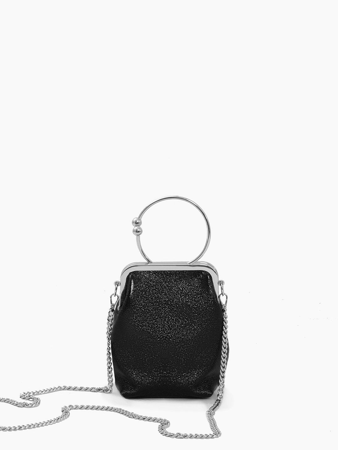 Мини-сумка с круглой металлической ручкой от BE NICE в чёрной ламинированной коже