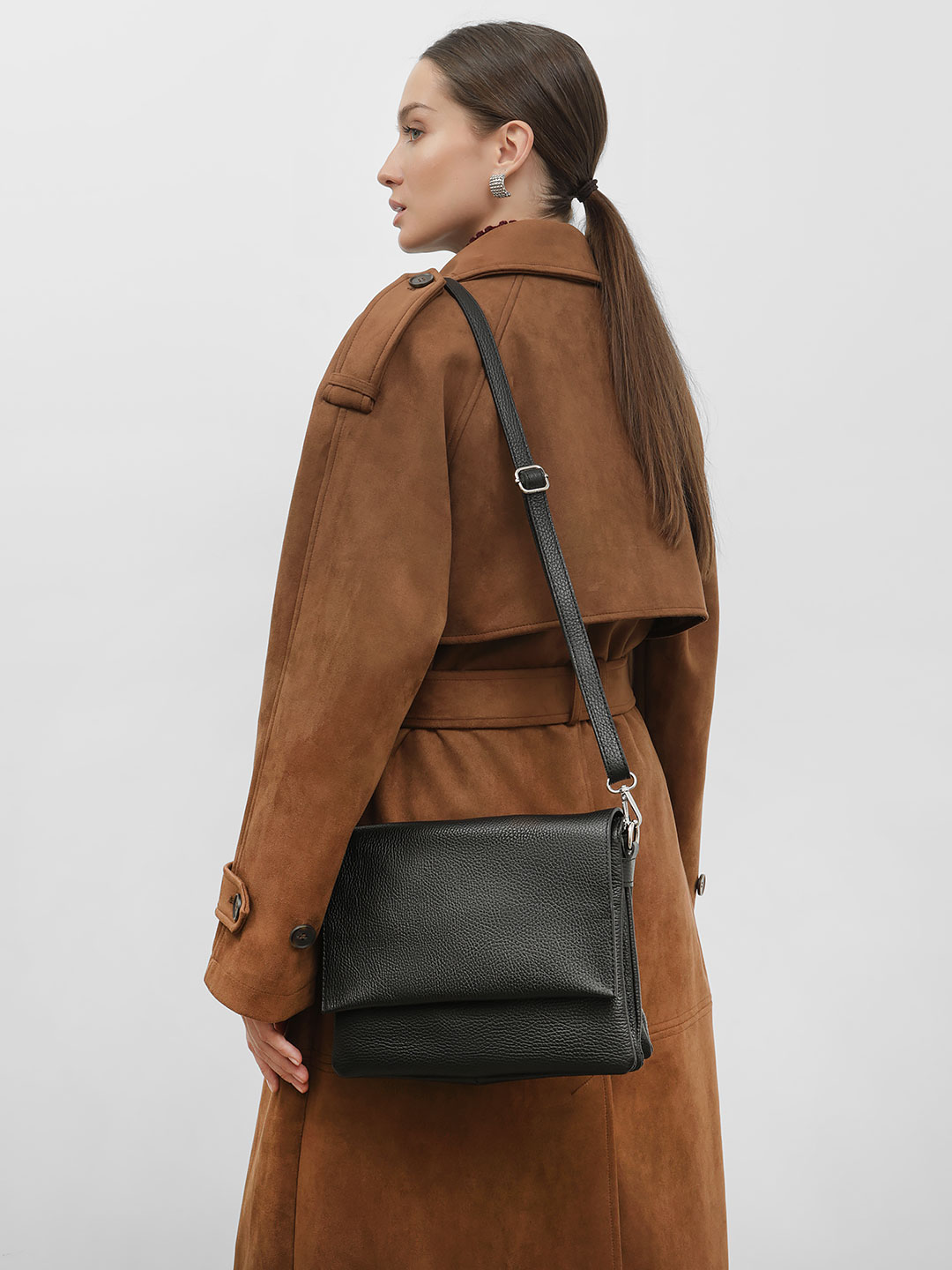 Кросс-боди от Folle прямоугольной формы с клапаном из натуральной кожи черного цвета