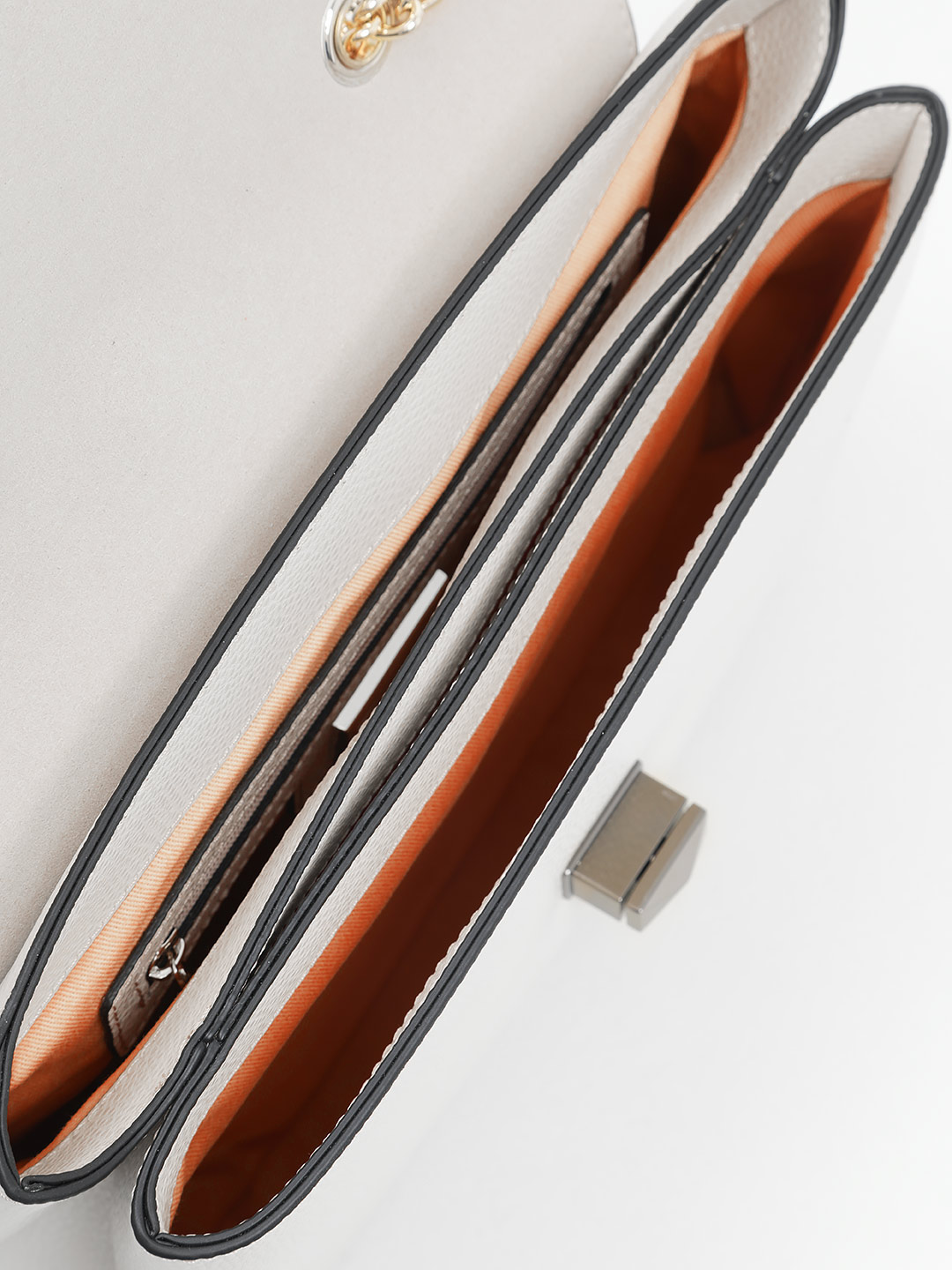 Сумка через плечо с клапаном и поворотным замком от Cromia из натуральной белой кожи