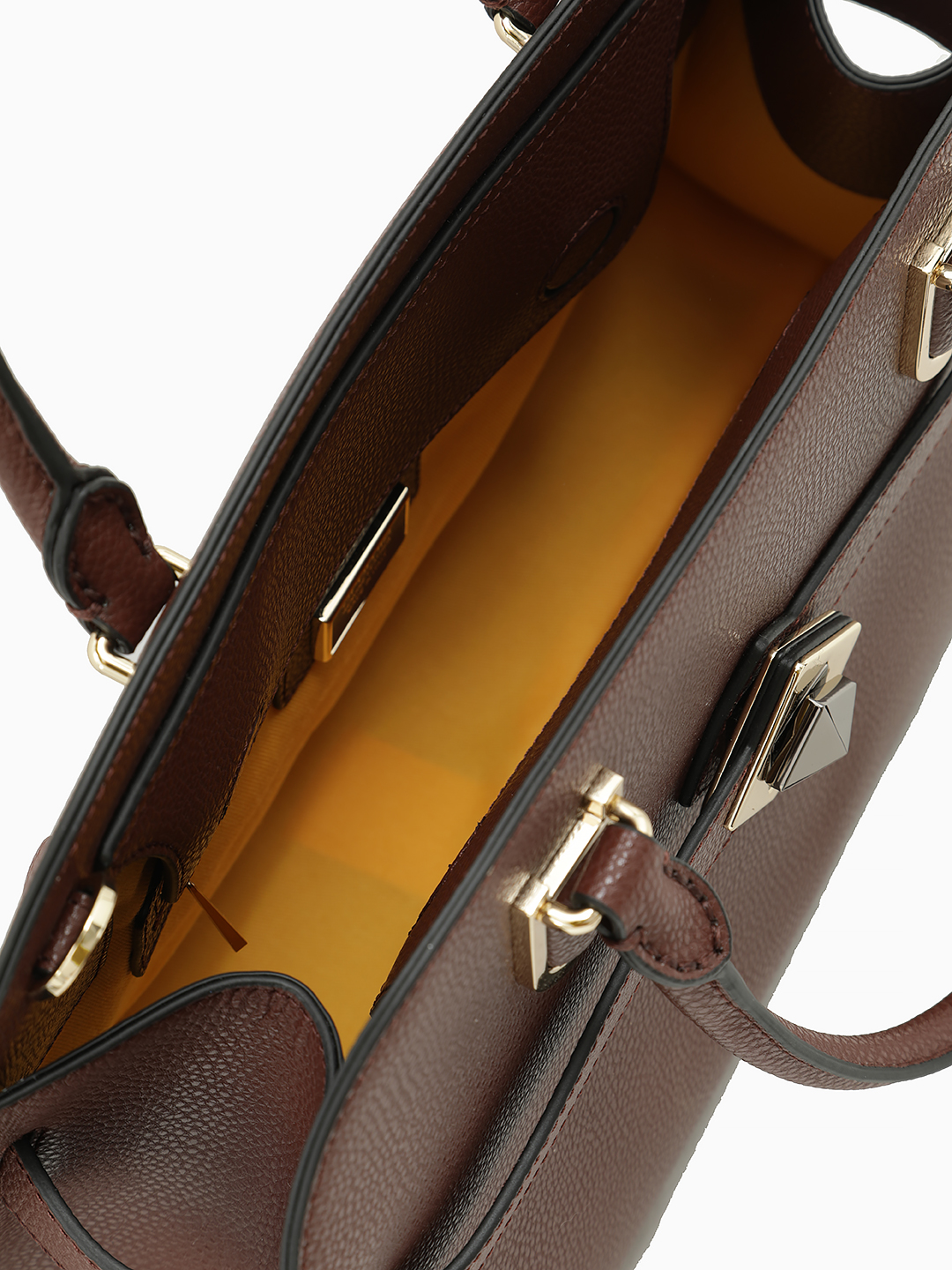 Тоут от Cromia в натуральной коже орехового цвета с золотой геометрической фурнитурой