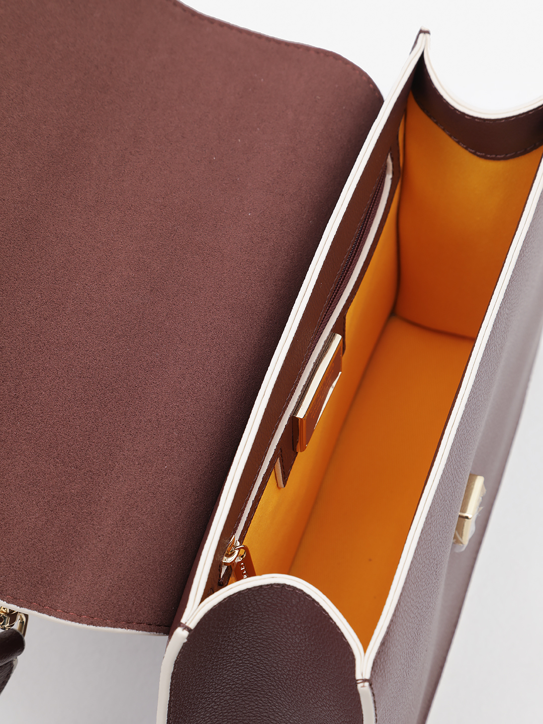 Классическая сумка с клапаном из натуральной кожи в бордово-коричневом цвете от CROMIA