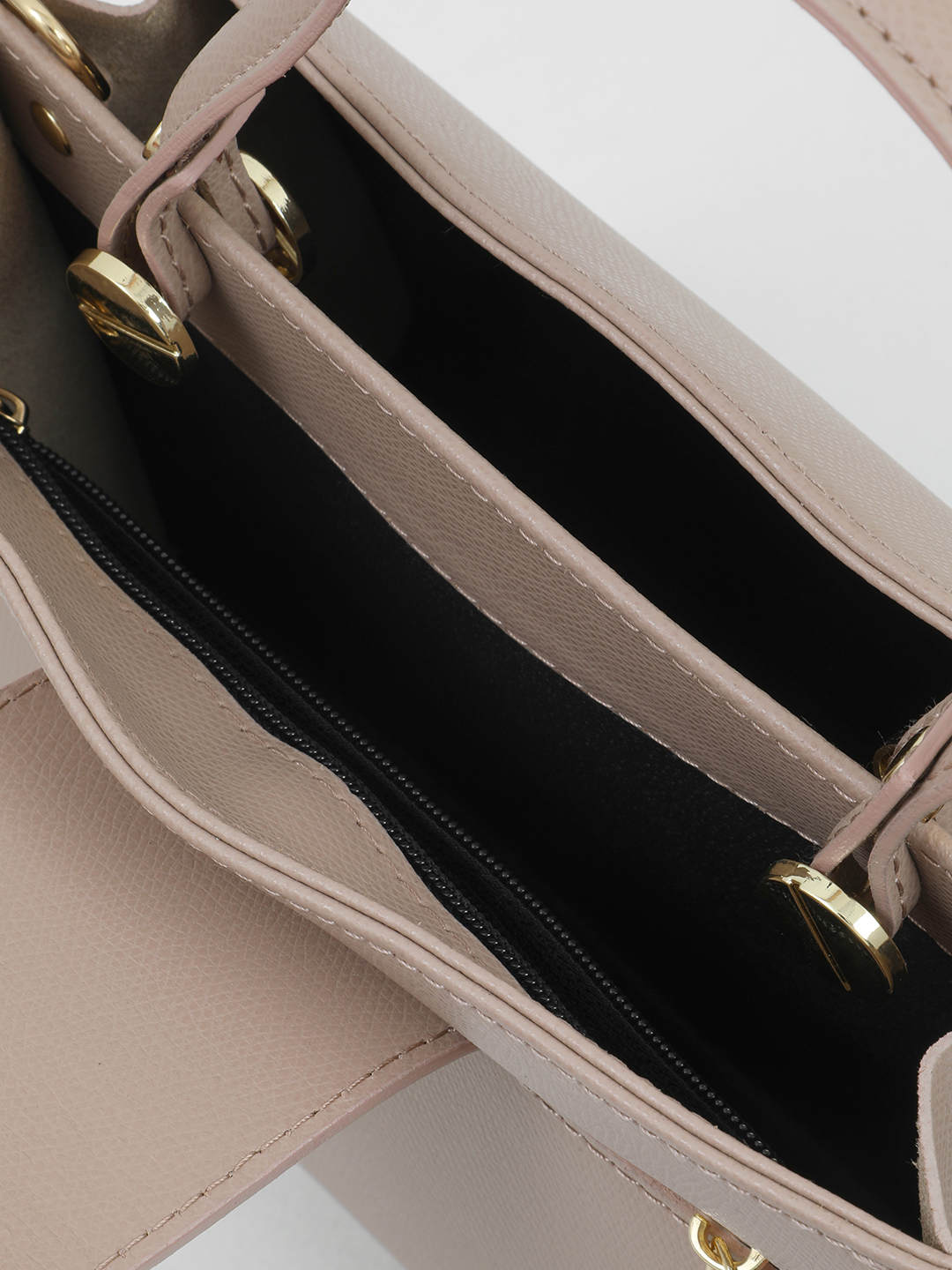 Сумка-тоут CAMELIA с фурнитурой в виде ремня от BE NICE пудрового оттенка