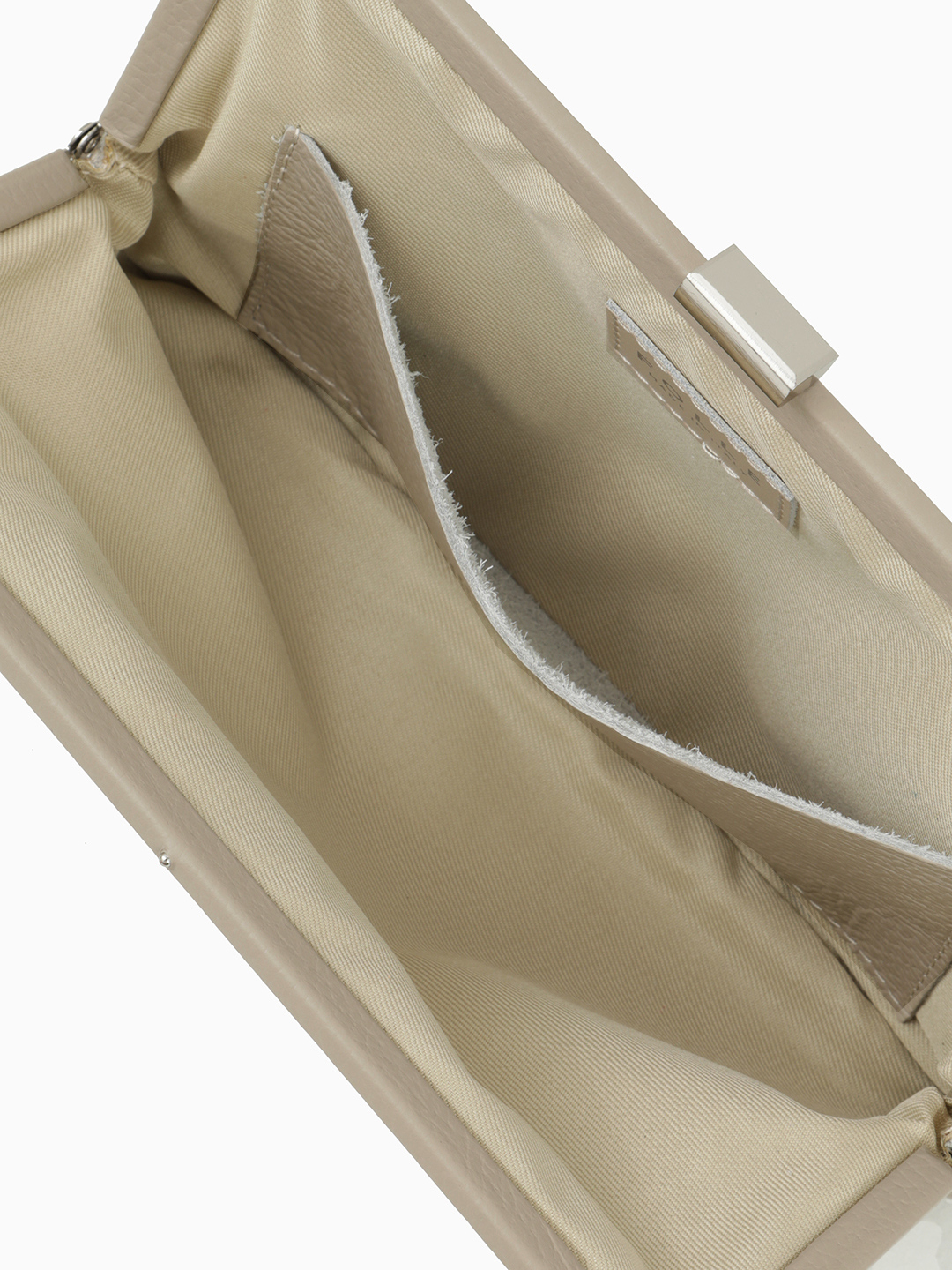 Небольшой клатч на рамочном замке с серебристой цепью от FOLLE в цвете тауп